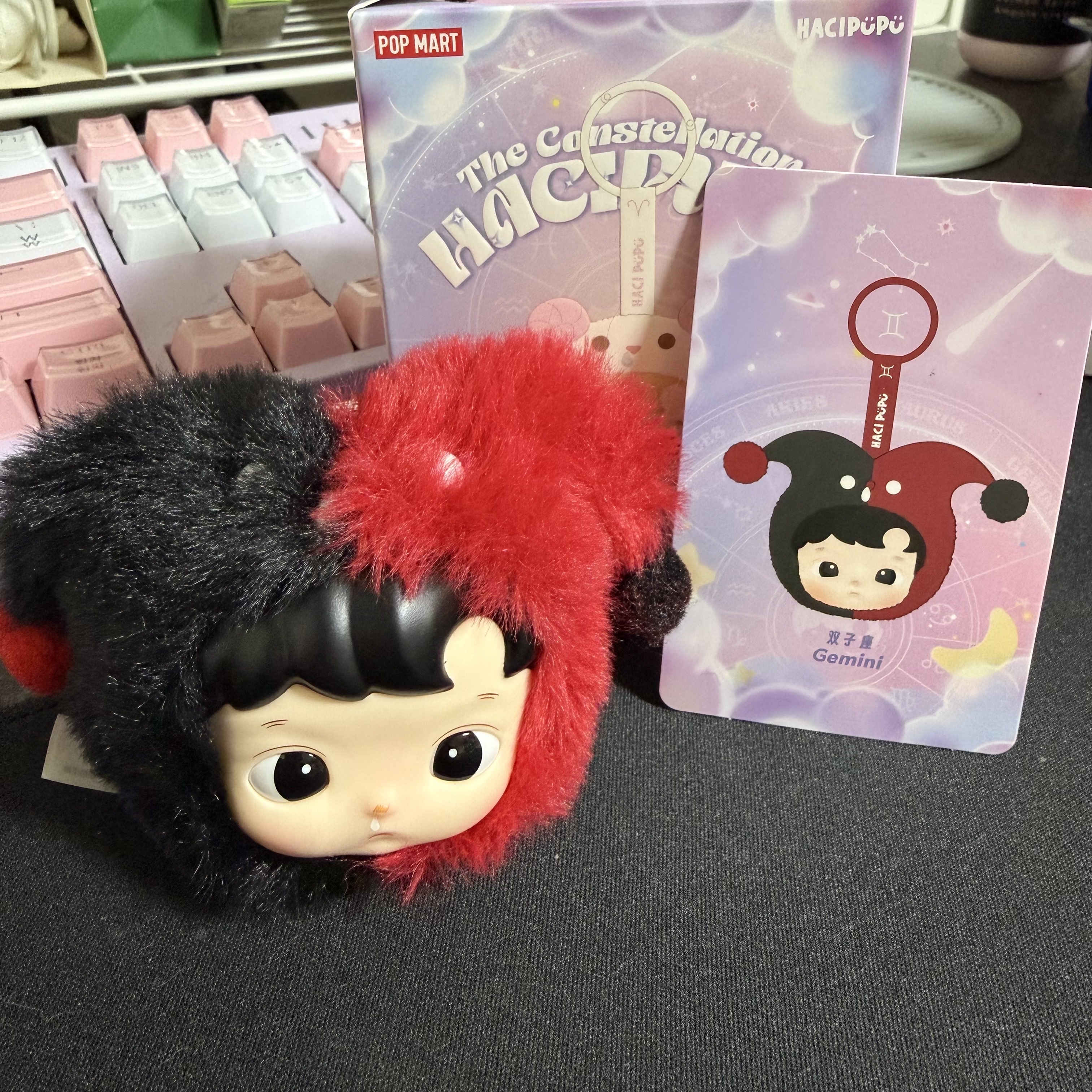 Pop Mart Hacipupu The Constellation Series Vinyl Plush Cancer (Opened Case), Pop Mart Hacipupu The Constellation Series Vinyl Plush Gemini (Opened Case) 착용 스타일 - 2