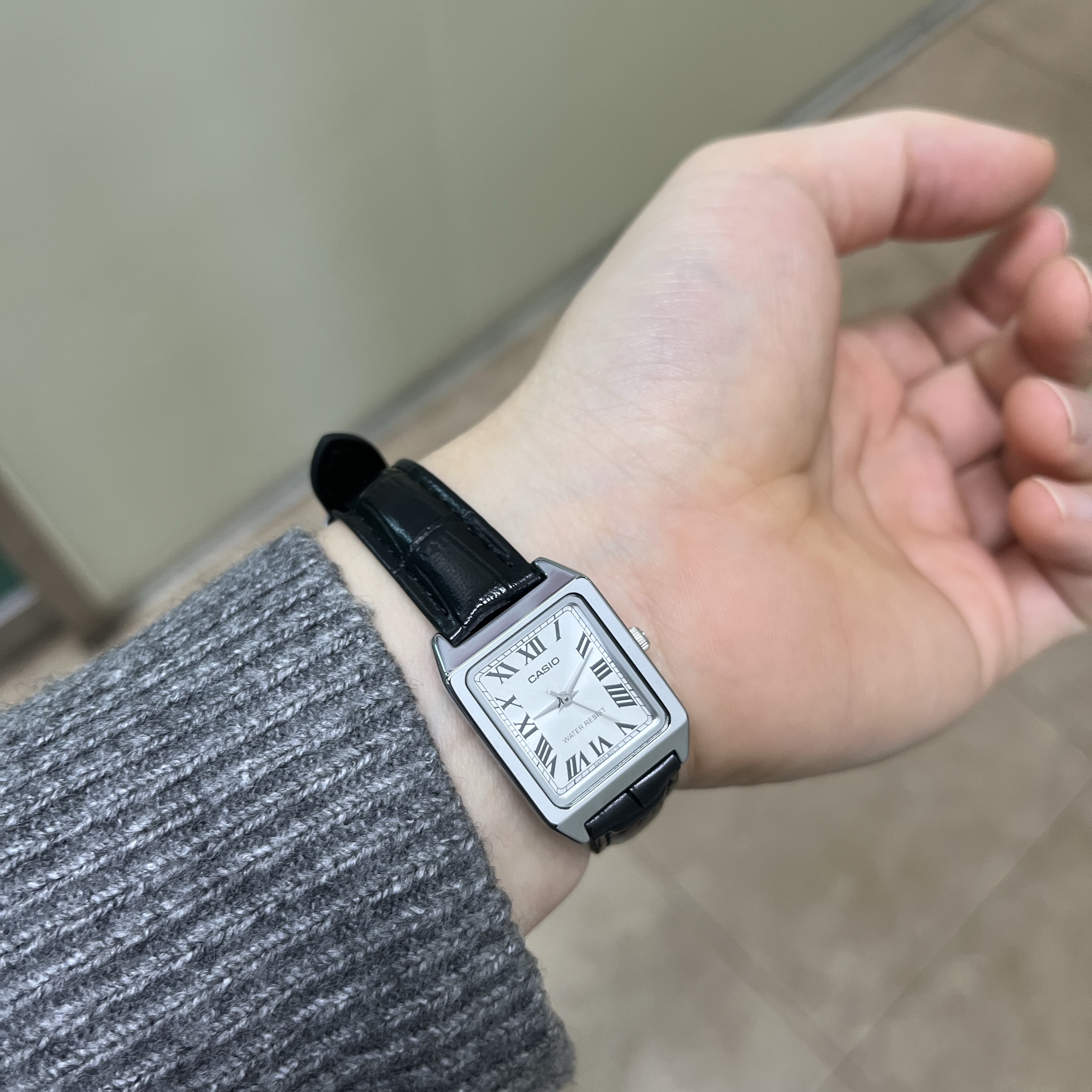 Casio LTP-V007L-7B1 착용 스타일