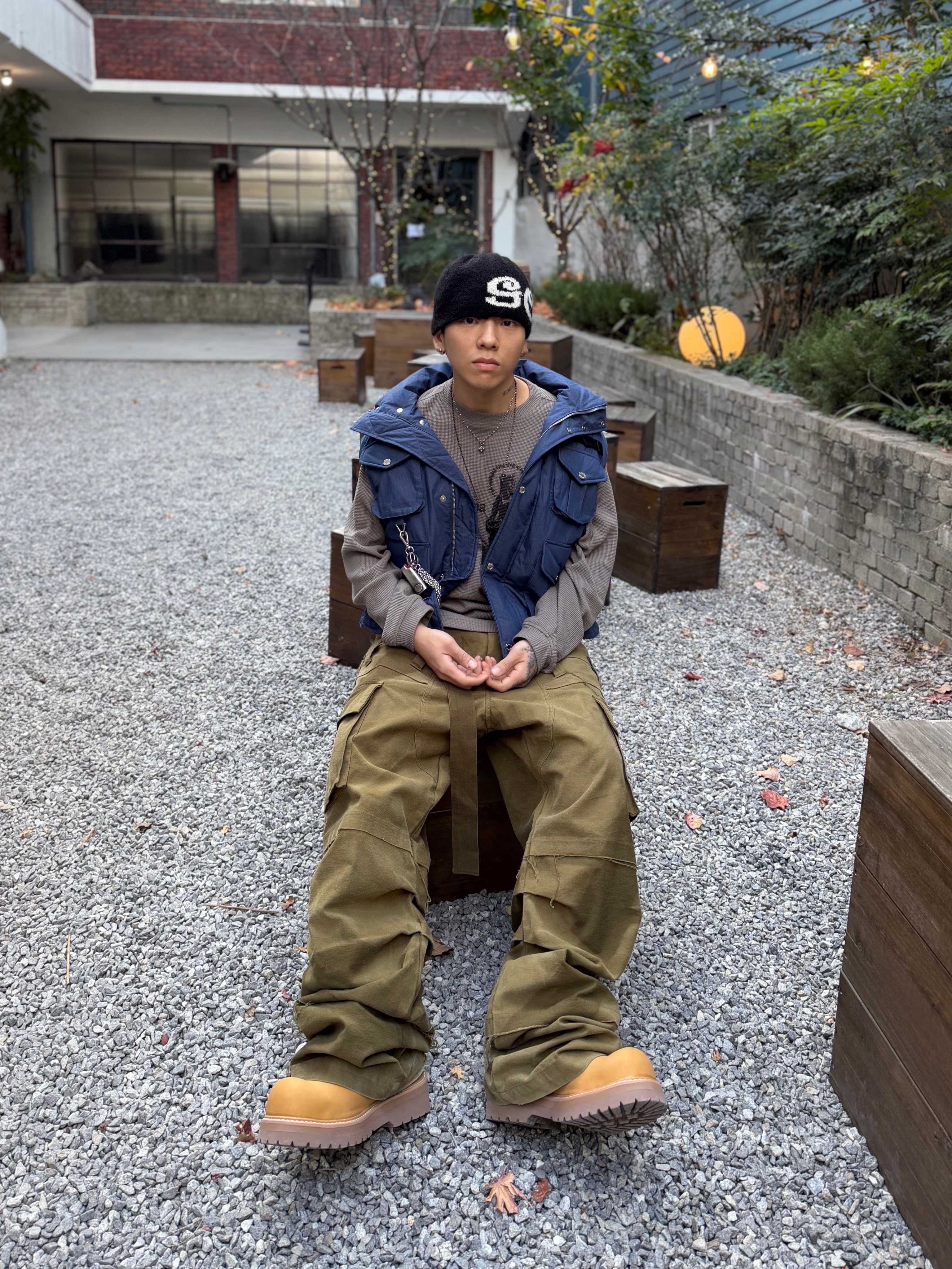 Wapworks Moleskin Belted Cargo Pants Olive Khaki 착용 스타일 - 1