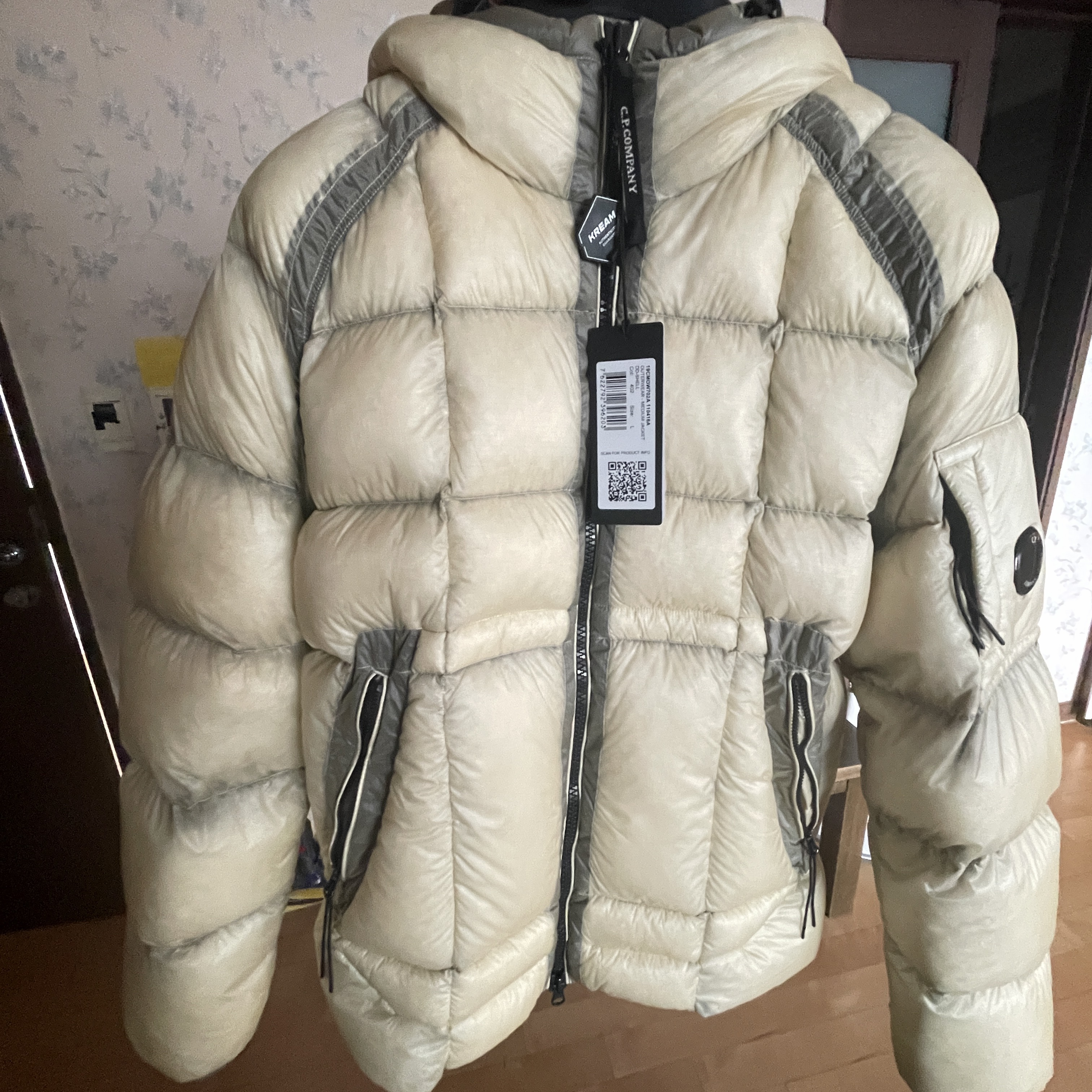 C.P. Company D.D. Shell Hooded Down Jacket Pistachio Shell Beige - 25FW 착용 스타일 - 1