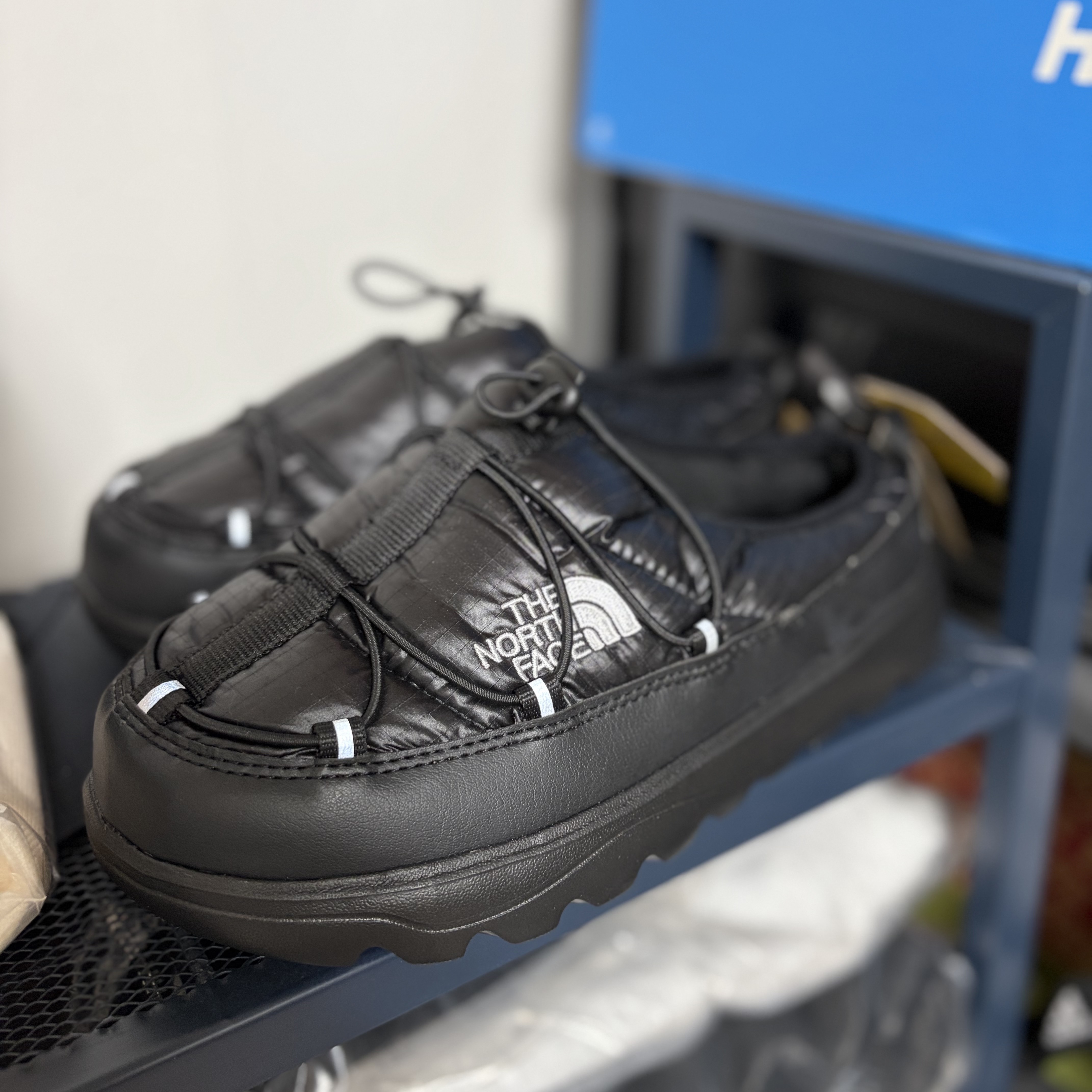 The North Face Borealis Mule Black - 25FW 착용 스타일 - 2