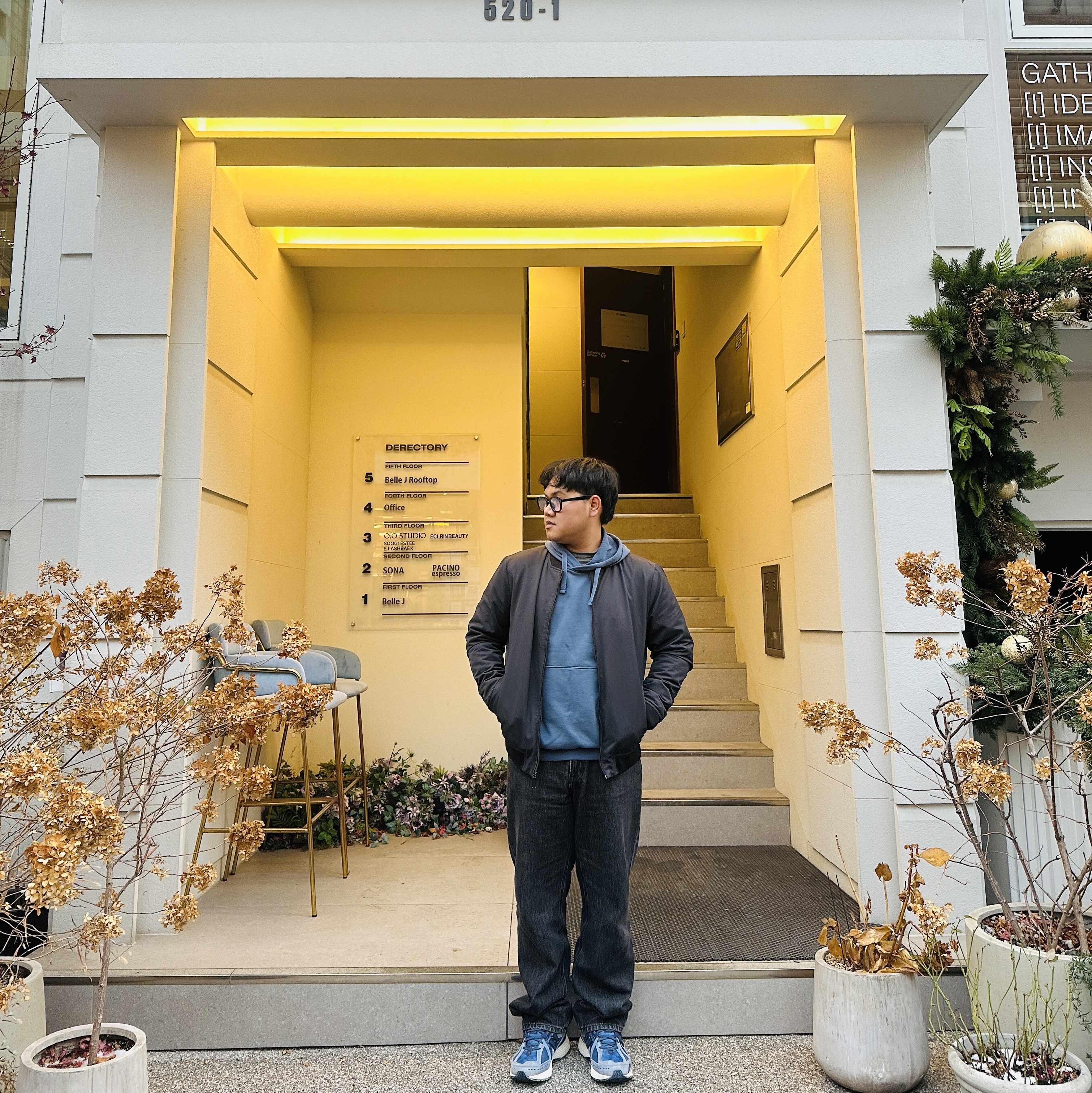 Stone Island 64151 Cotton Fleece Hooded Sweatshirt Avio Blue - 23SS, New Balance 1906R Sapphire Blue 착용 스타일