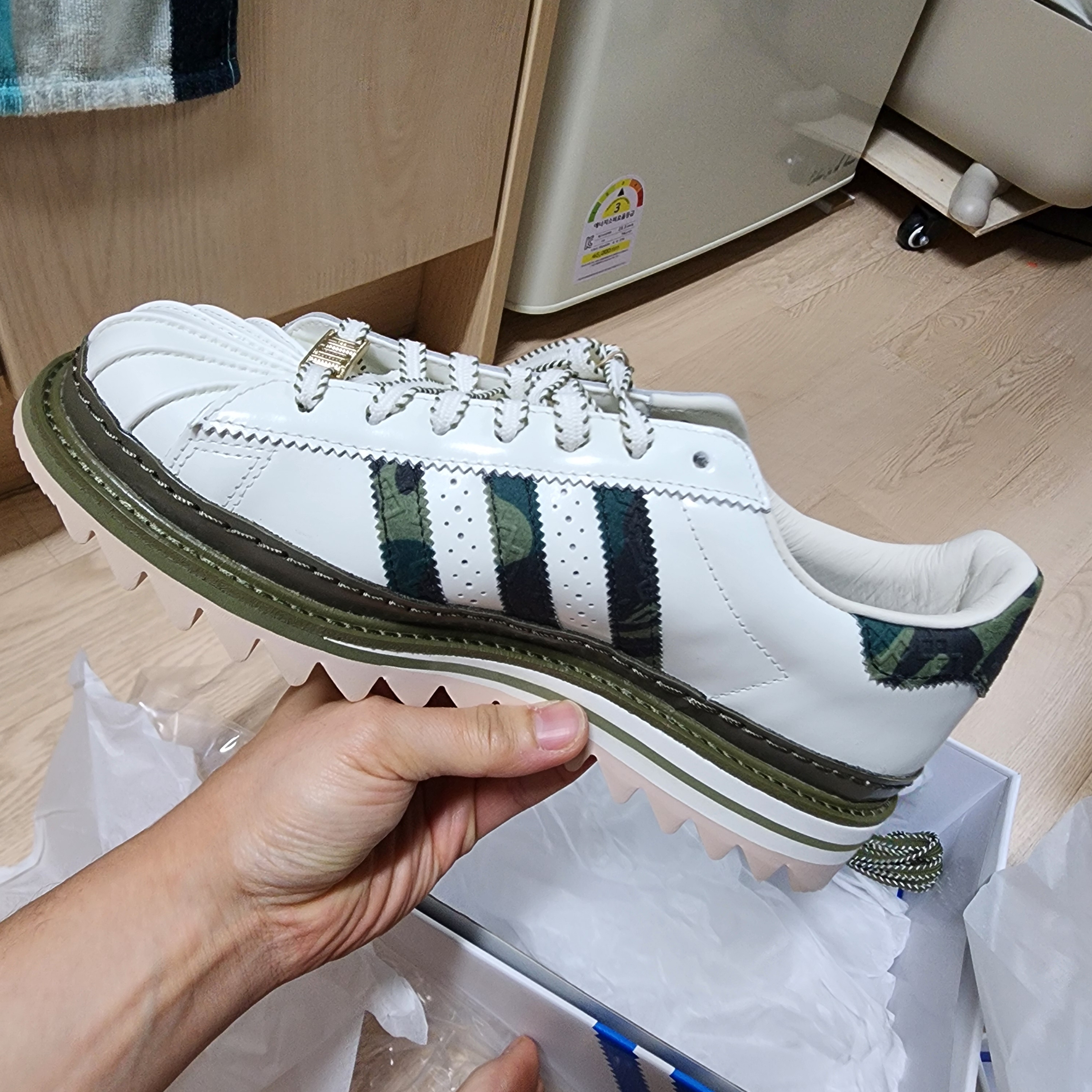 Adidas x BAPE x Edison Chen Clot Superstar Off White Branch 착용 스타일 - 2