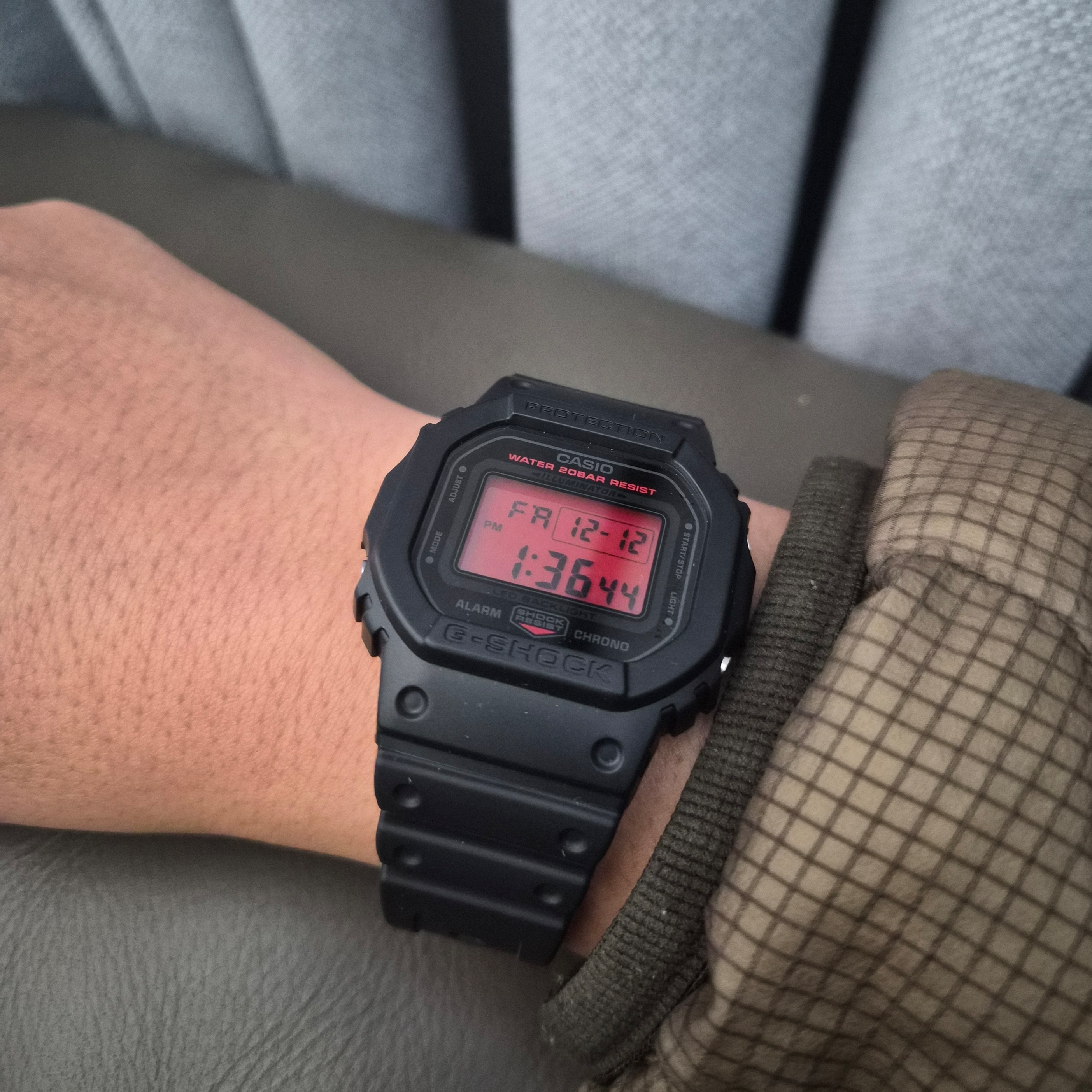 Casio G-Shock DW-5600BBR-1 착용 스타일
