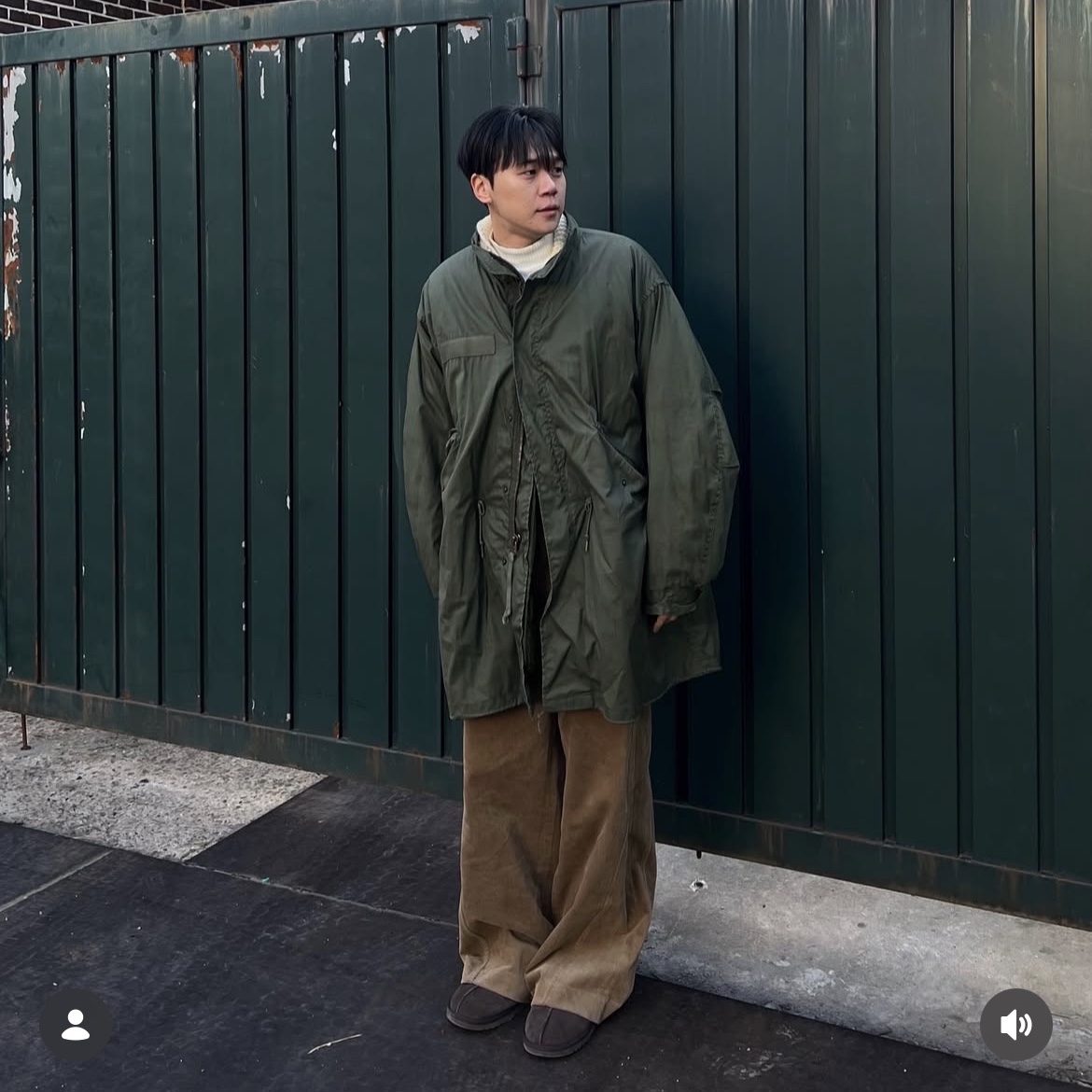 STU Loose Fit Corduroy Pants Beige, UGG Scuff Slipper Dusted Cocoa 착용 스타일