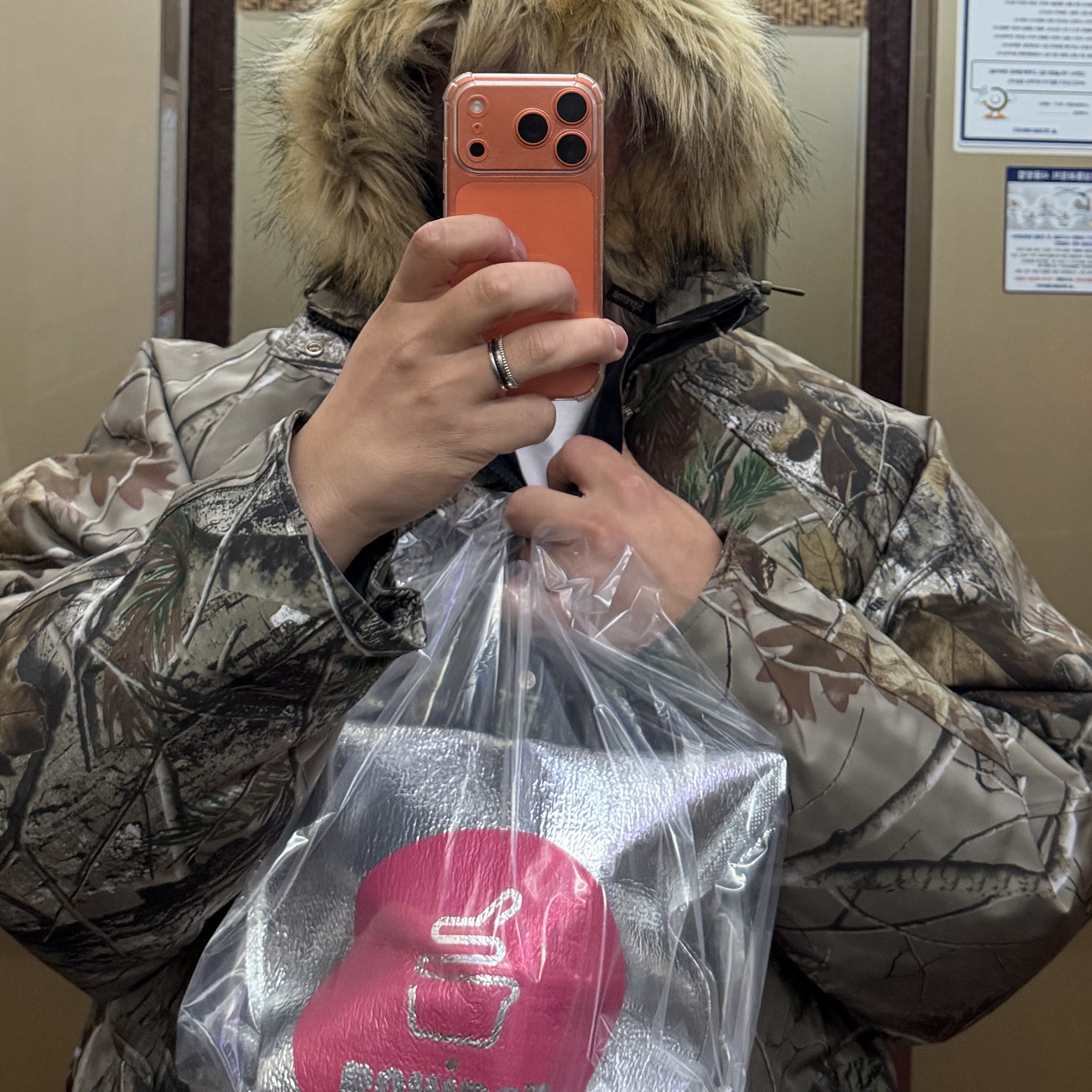 Supreme 2-In-1 Gore-Tex Parka + Reversible 700-Fill Down Liner Jacket Realtree Ap Camo - 25FW 착용 스타일