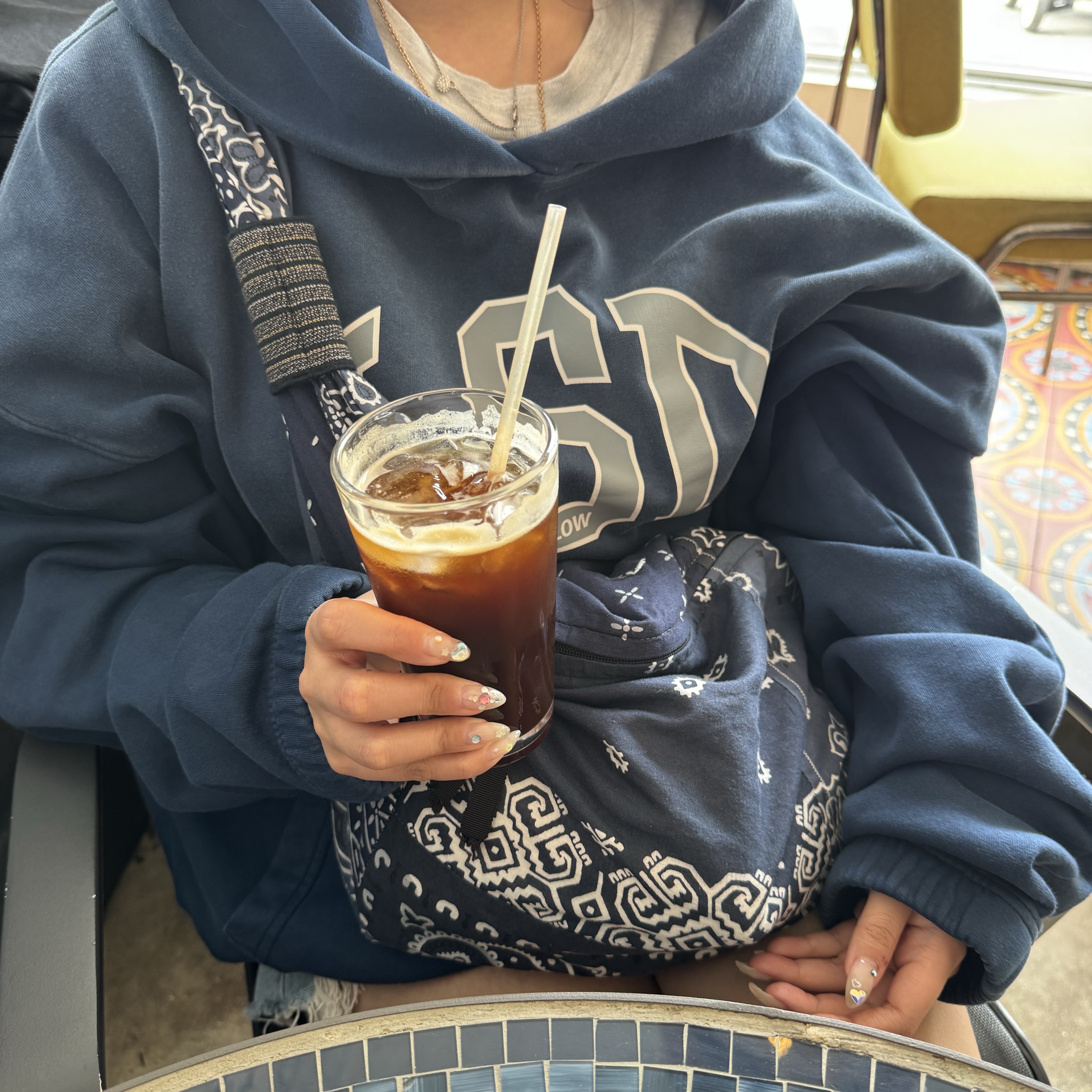 Satisfy Softcell Hoodie Sun Bleached Indigo, Kapital Gauze Bandana Patchwork Pt Transit Snufkin Bag Purple Navy 착용 스타일 - 1