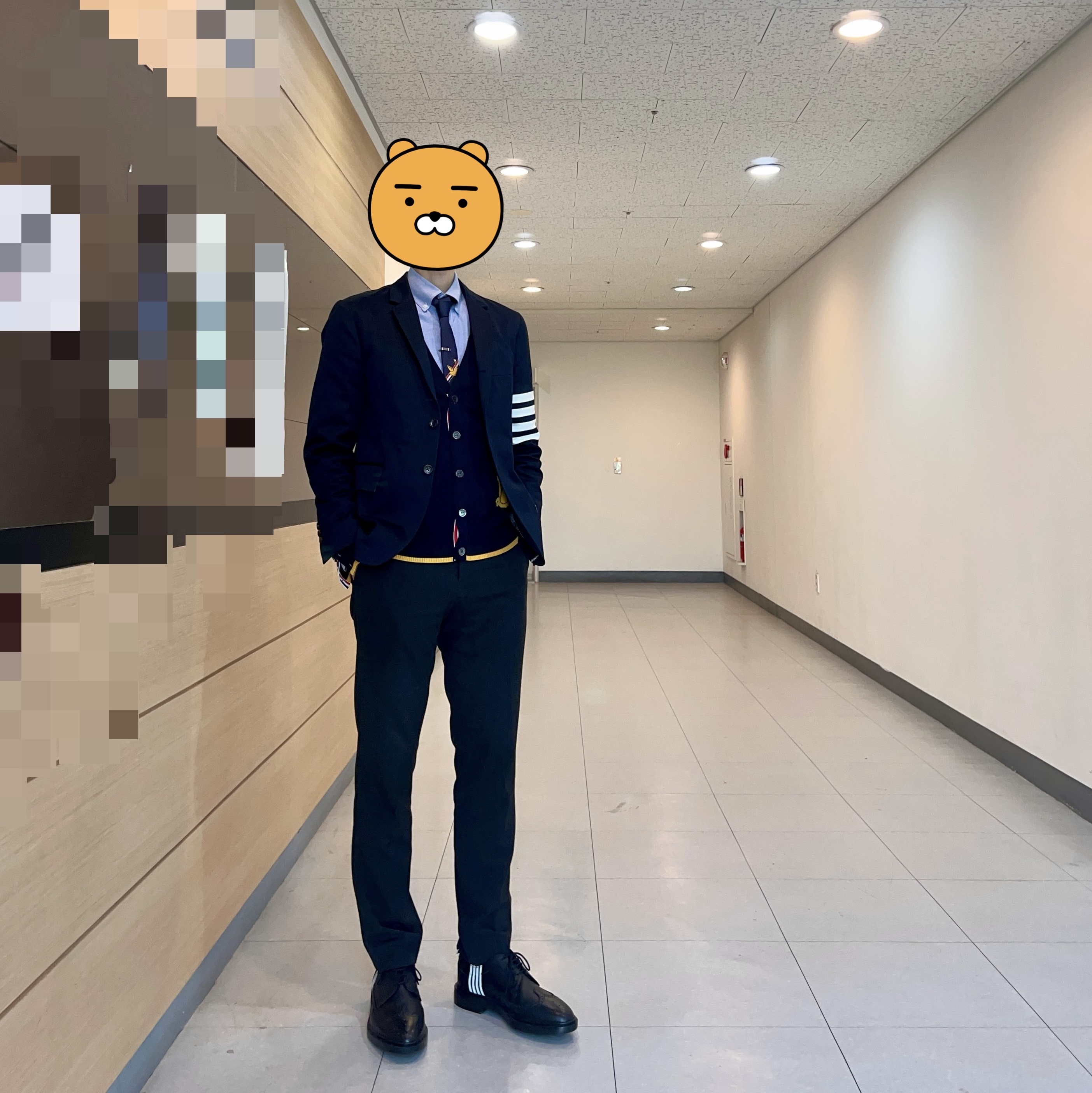 Thom Browne Cotton Merino Birds & Bees 4-Bar V-Neck Cardigan Navy, Thom Browne Cotton Unconstructed Single Breasted 4-Bar Classic Jacket Navy 착용 스타일 - 3