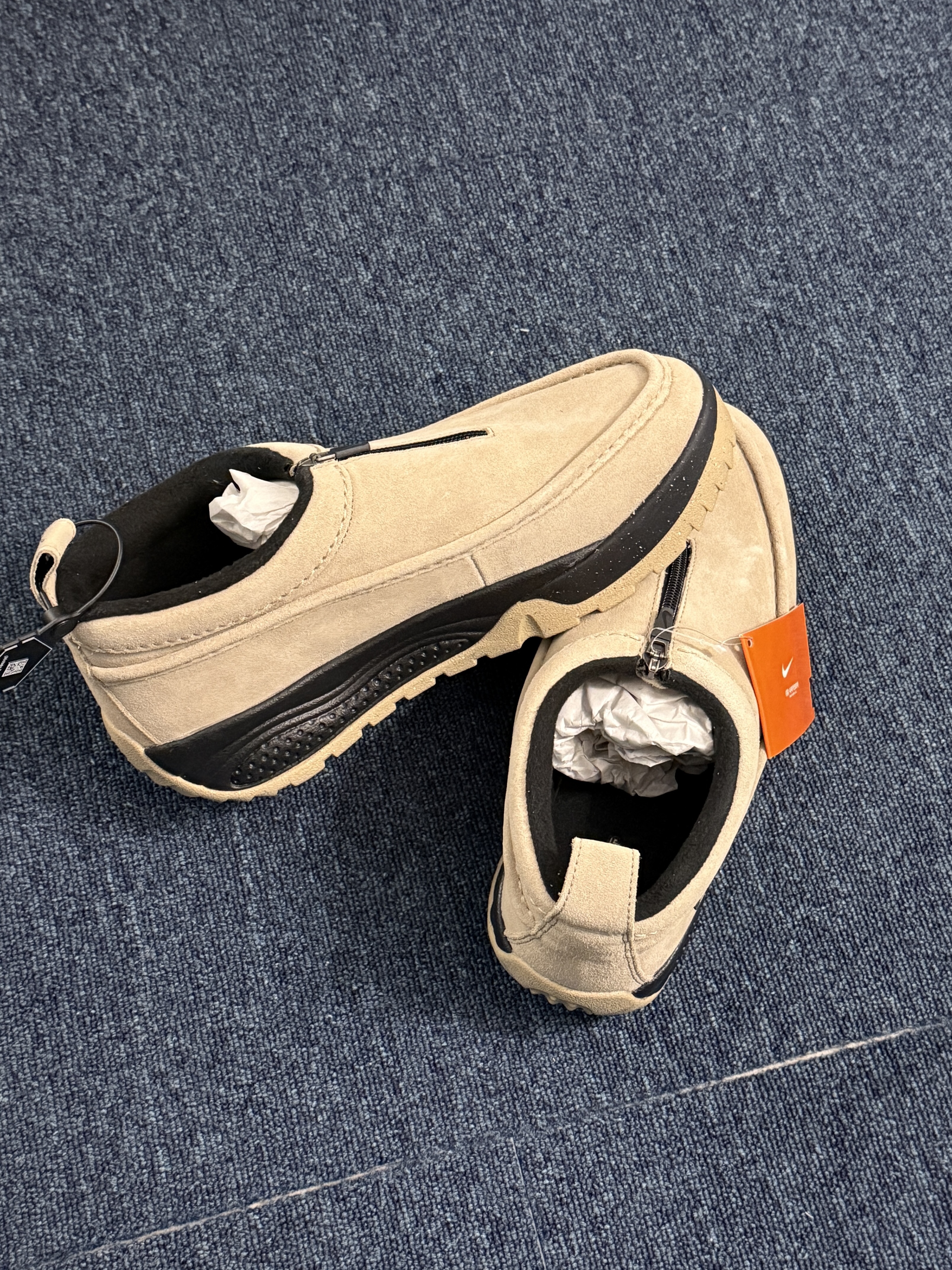 Nike ACG Izy Khaki and Black 착용 스타일 - 2