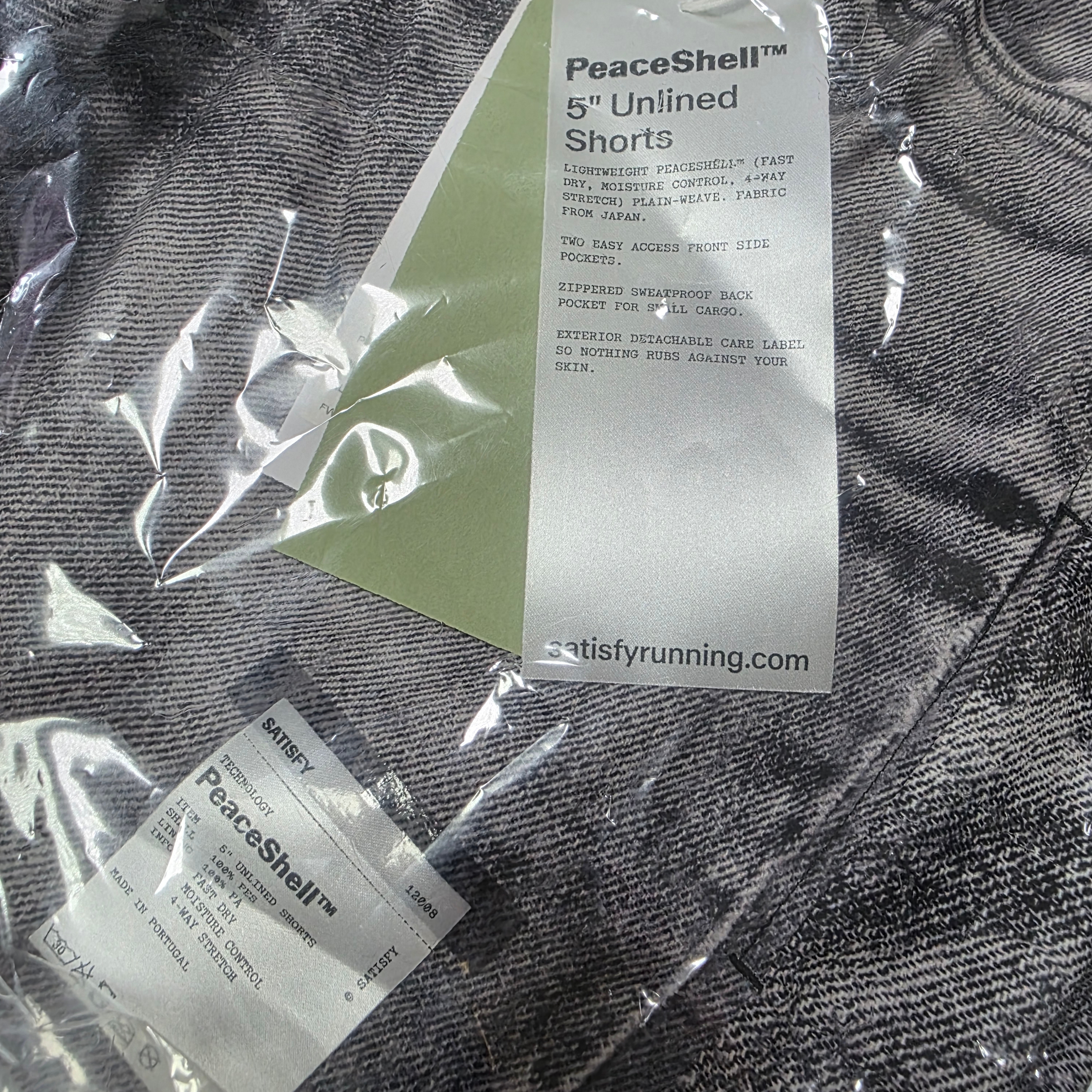 Satisfy Peaceshell 5 Inch Unlined Shorts Black Denim 착용 스타일