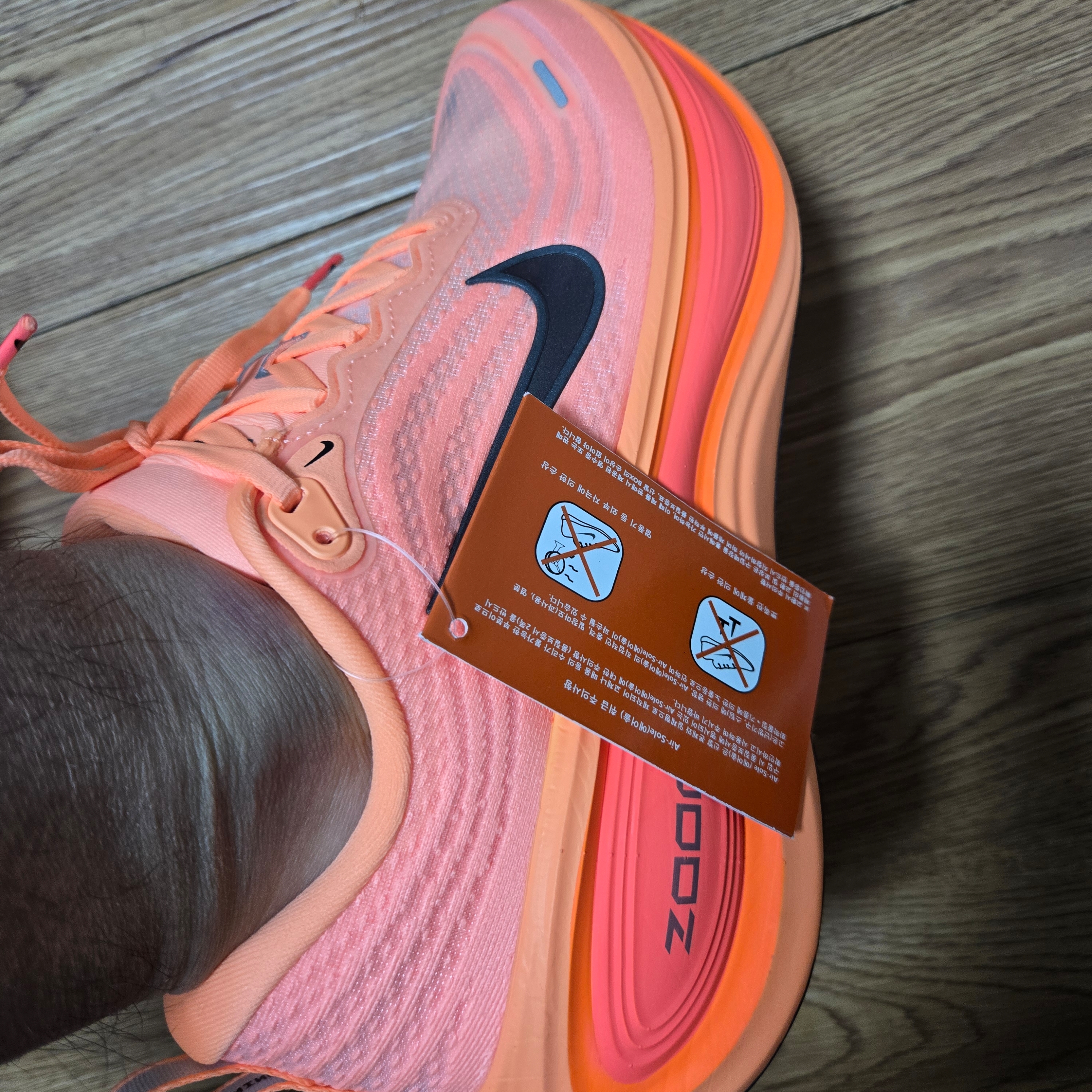 Nike Vomero Plus Orange Pulse Hot Lava 착용 스타일 - 6