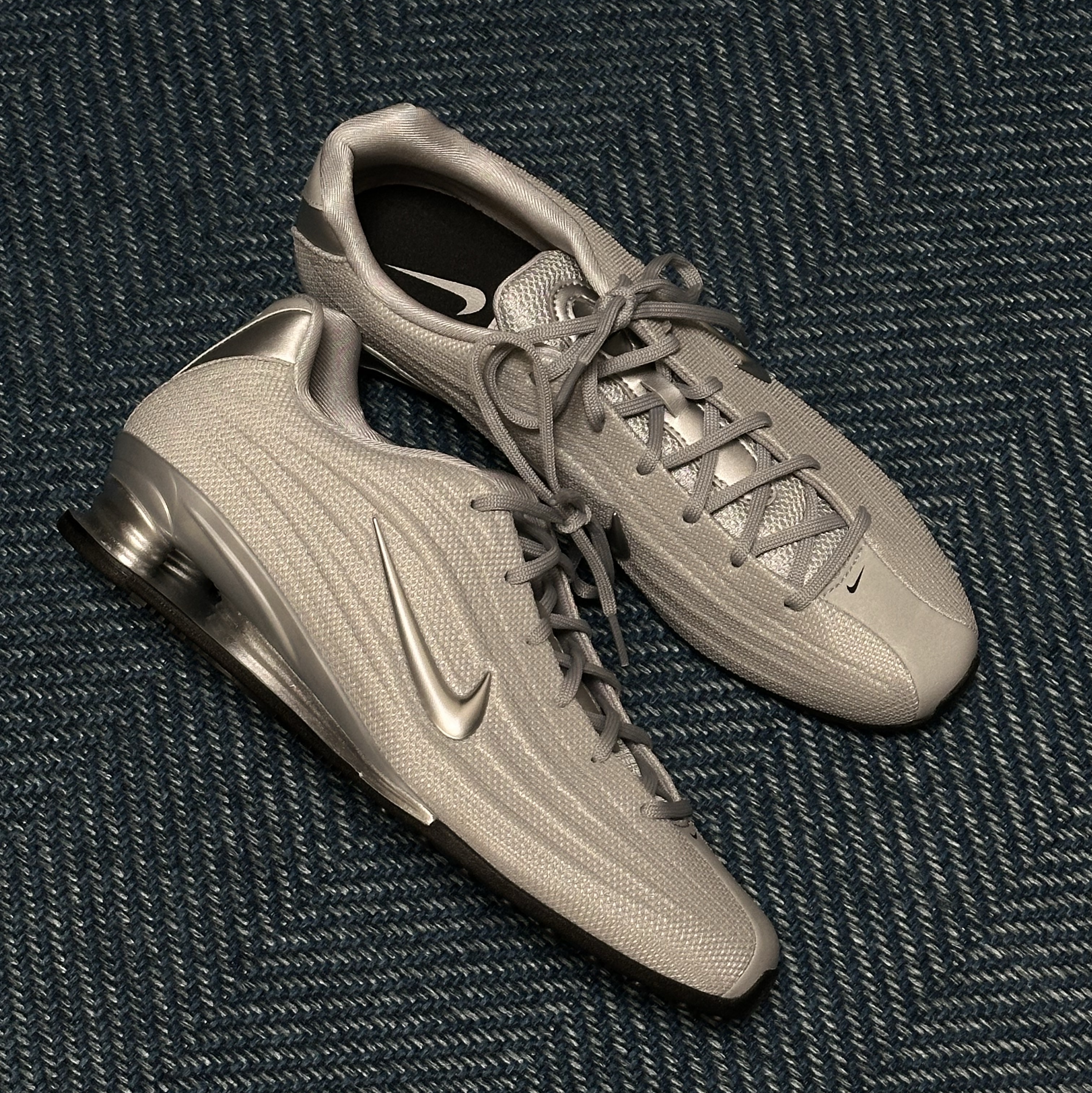 (W) Nike Shox Z Metallic Silver 착용 스타일