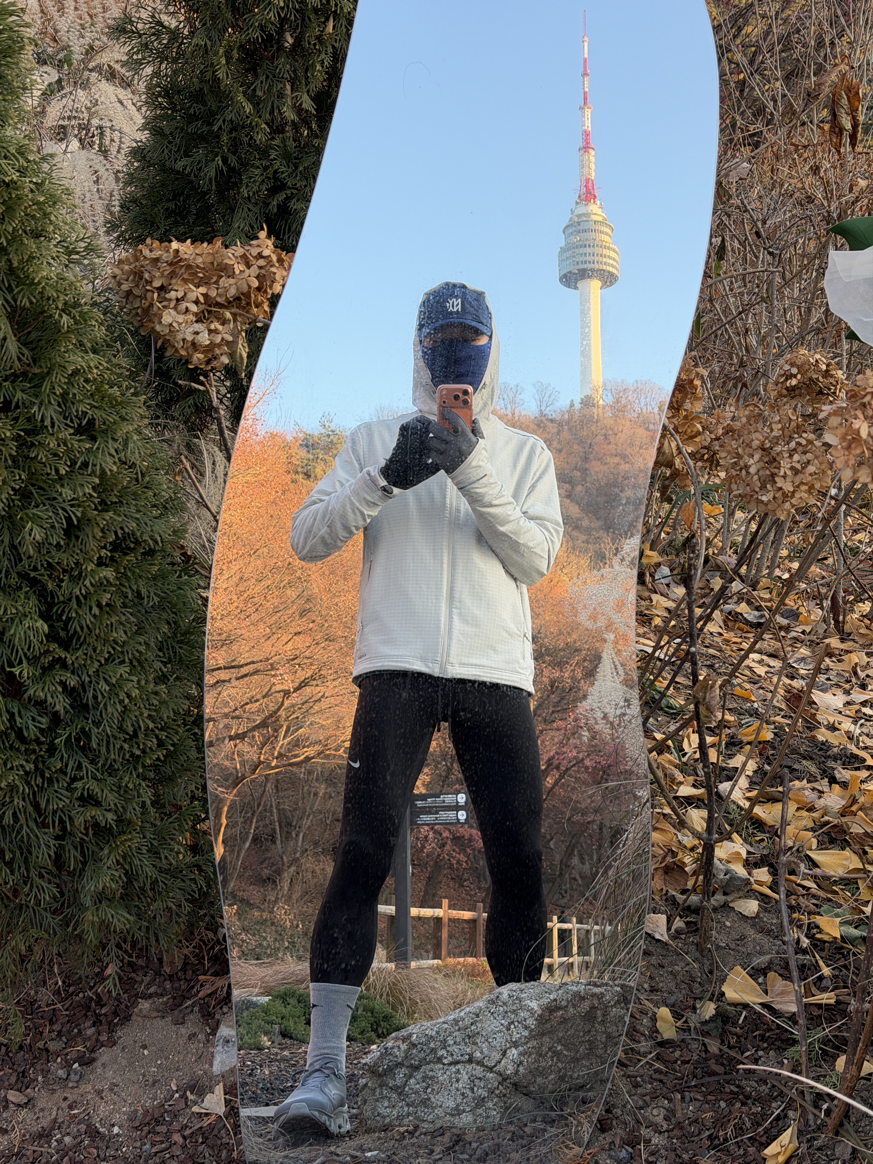 On Running x Post Archive Faction (Paf) Cloudmonster Hyper Phantom Apollo, Ciele Athletics GOCap SC QA WWM City New York Navy 착용 스타일 - 1