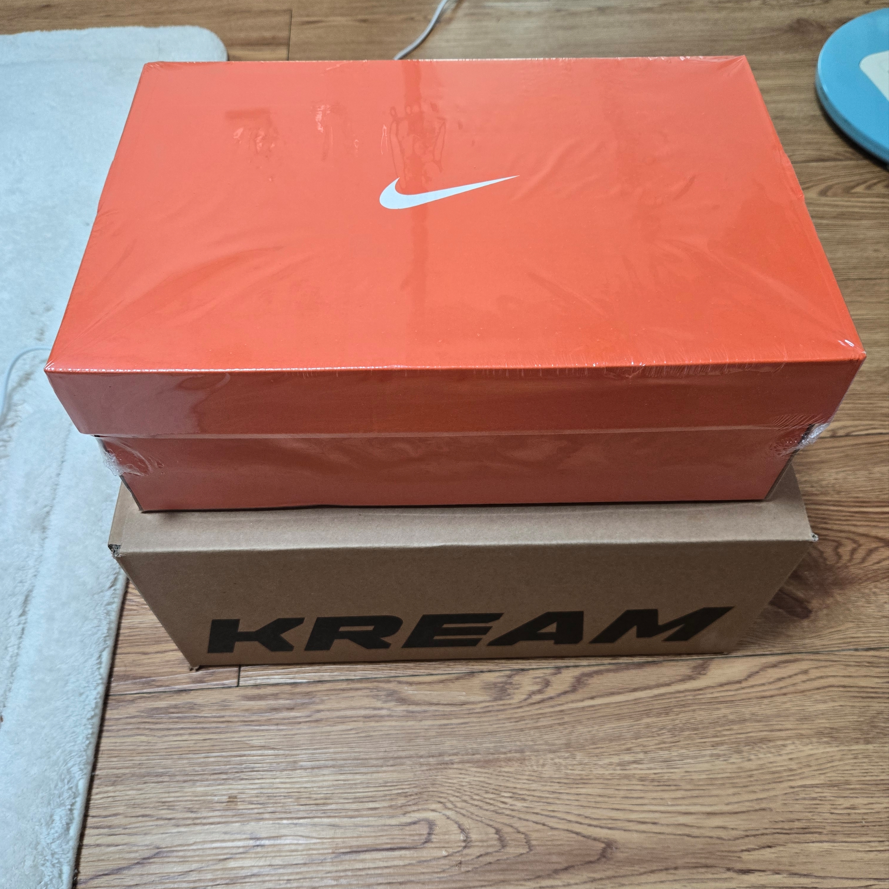 Nike Vomero Plus Orange Pulse Hot Lava 착용 스타일 - 2