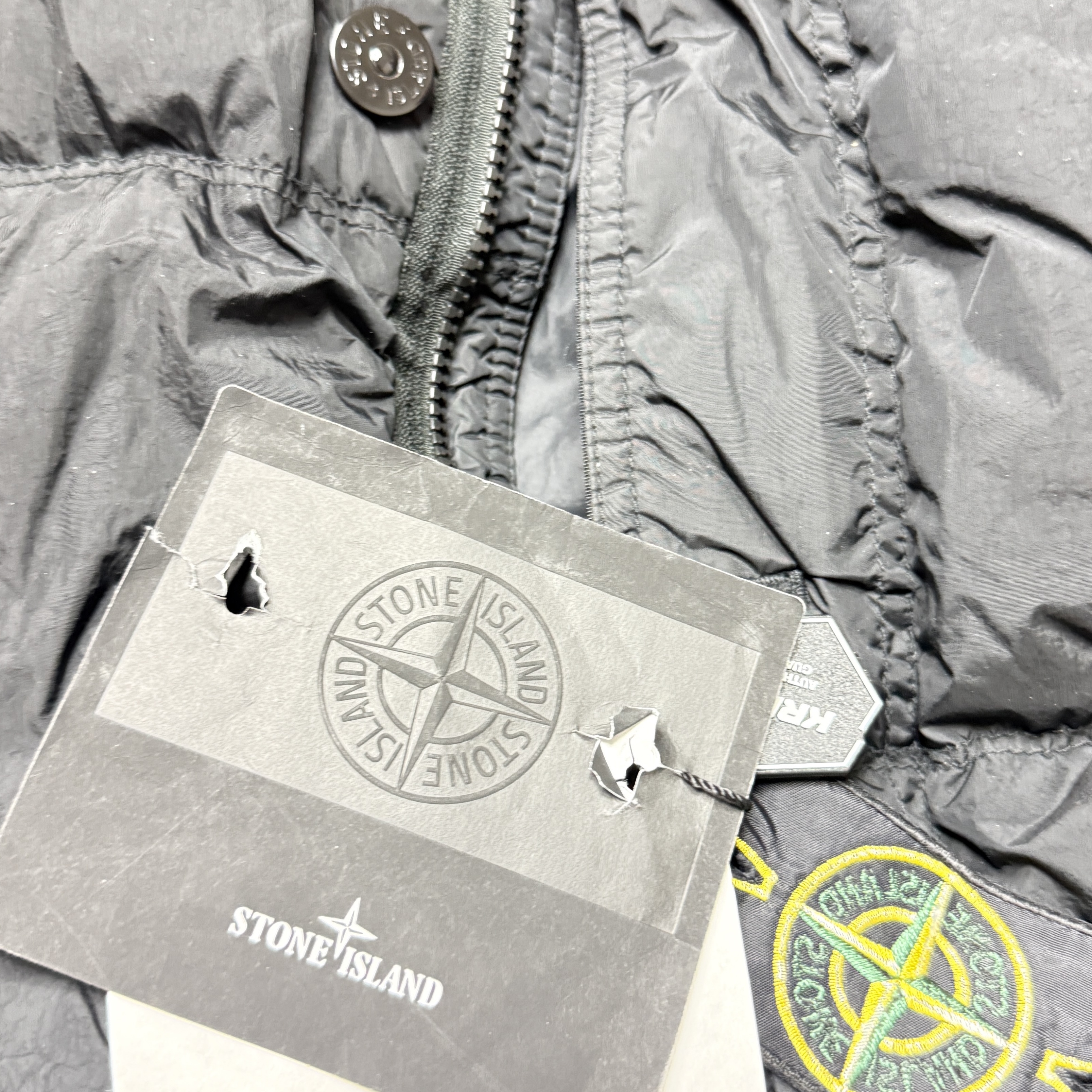 Stone Island 40123 Garment Dyed Crinkle Reps R-NY Down Jacket Black - 24FW 착용 스타일 - 1