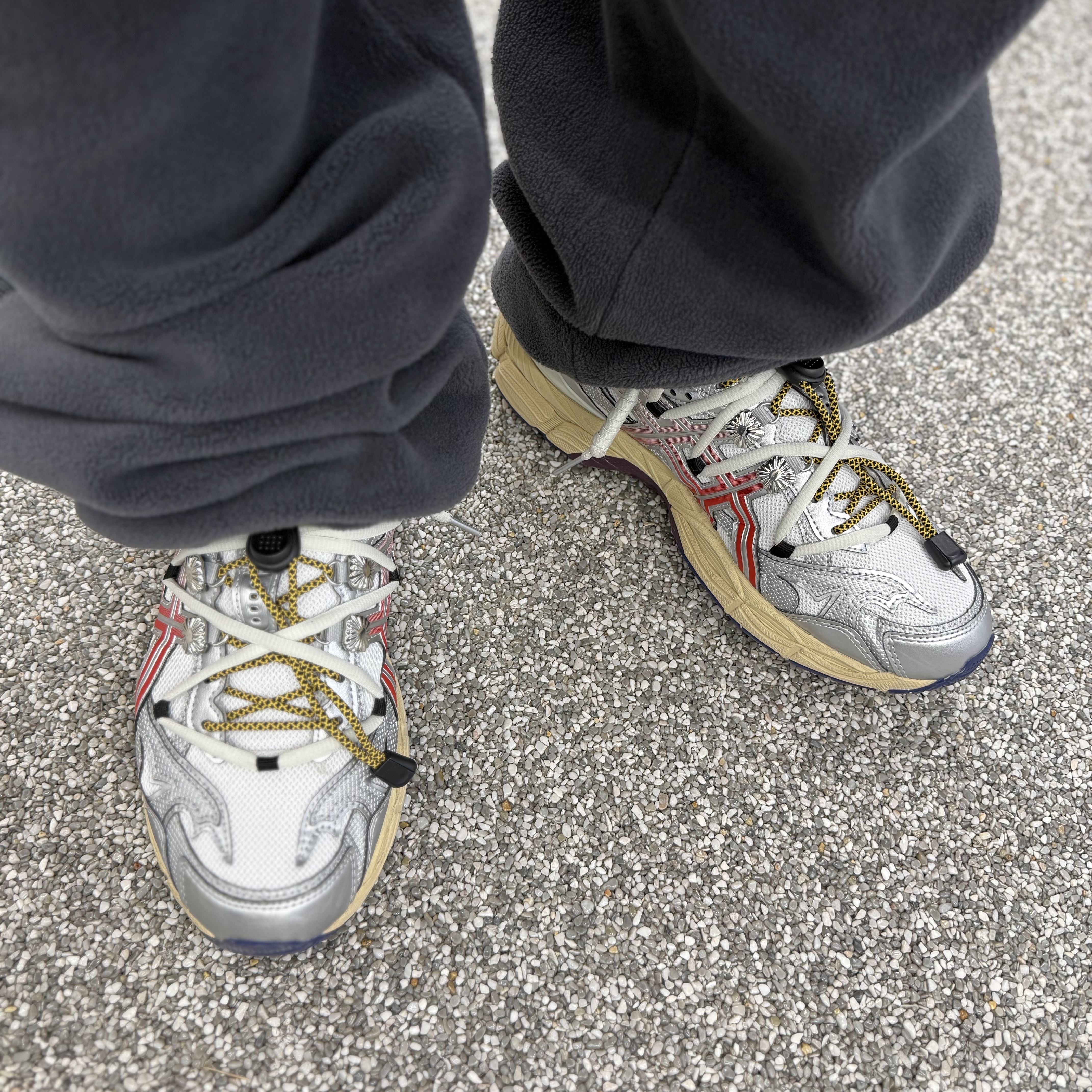 Asics x Toga Gel-Cumulus 16 TG White Red Pure Silver, H&M x Glenn Martens Boning Detail Puffer Jacket Black 착용 스타일 - 3