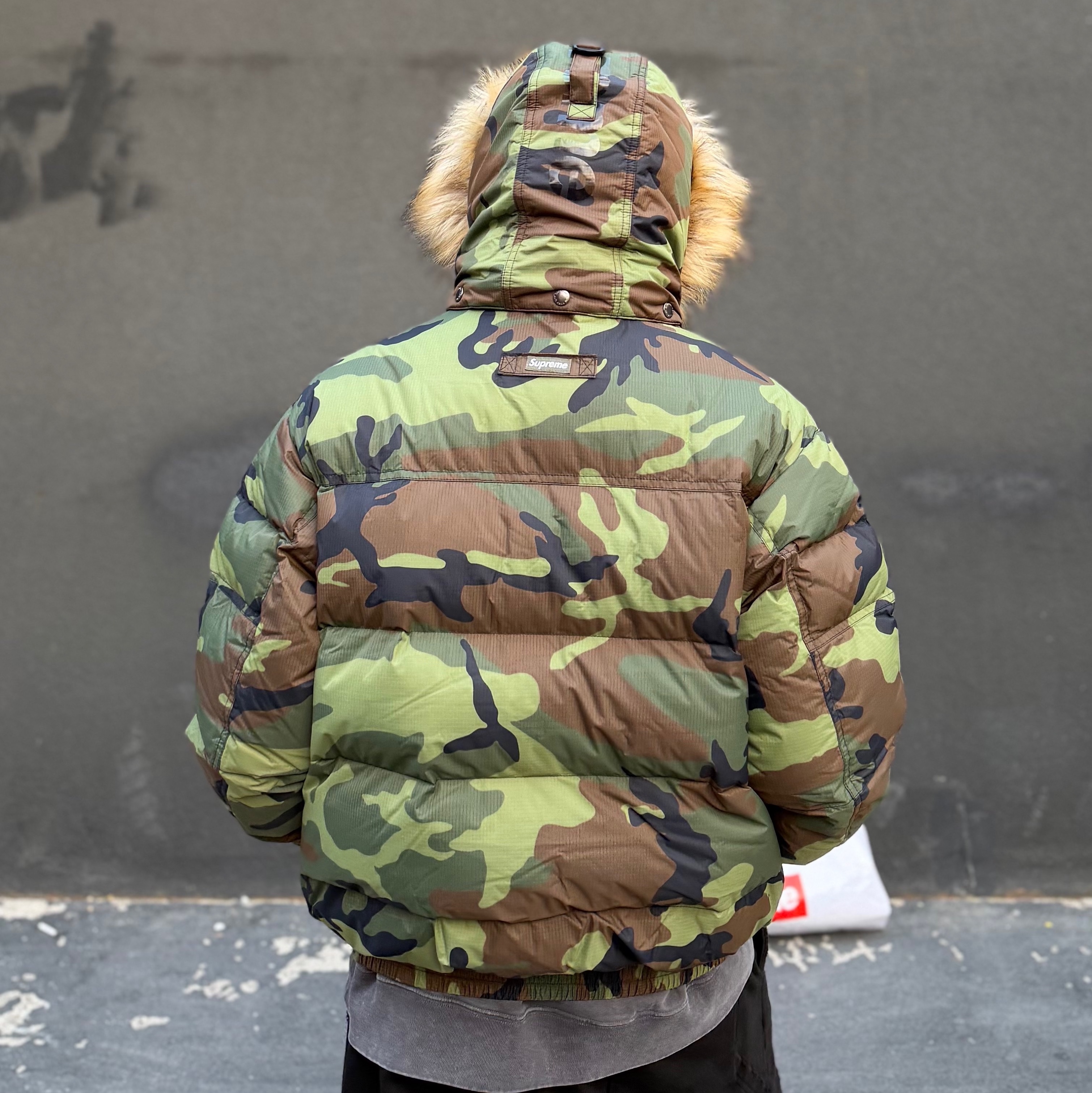 Supreme Facemask 700-Fill Down Puffer Jacket Woodland Camo - 25FW 착용 스타일 - 2