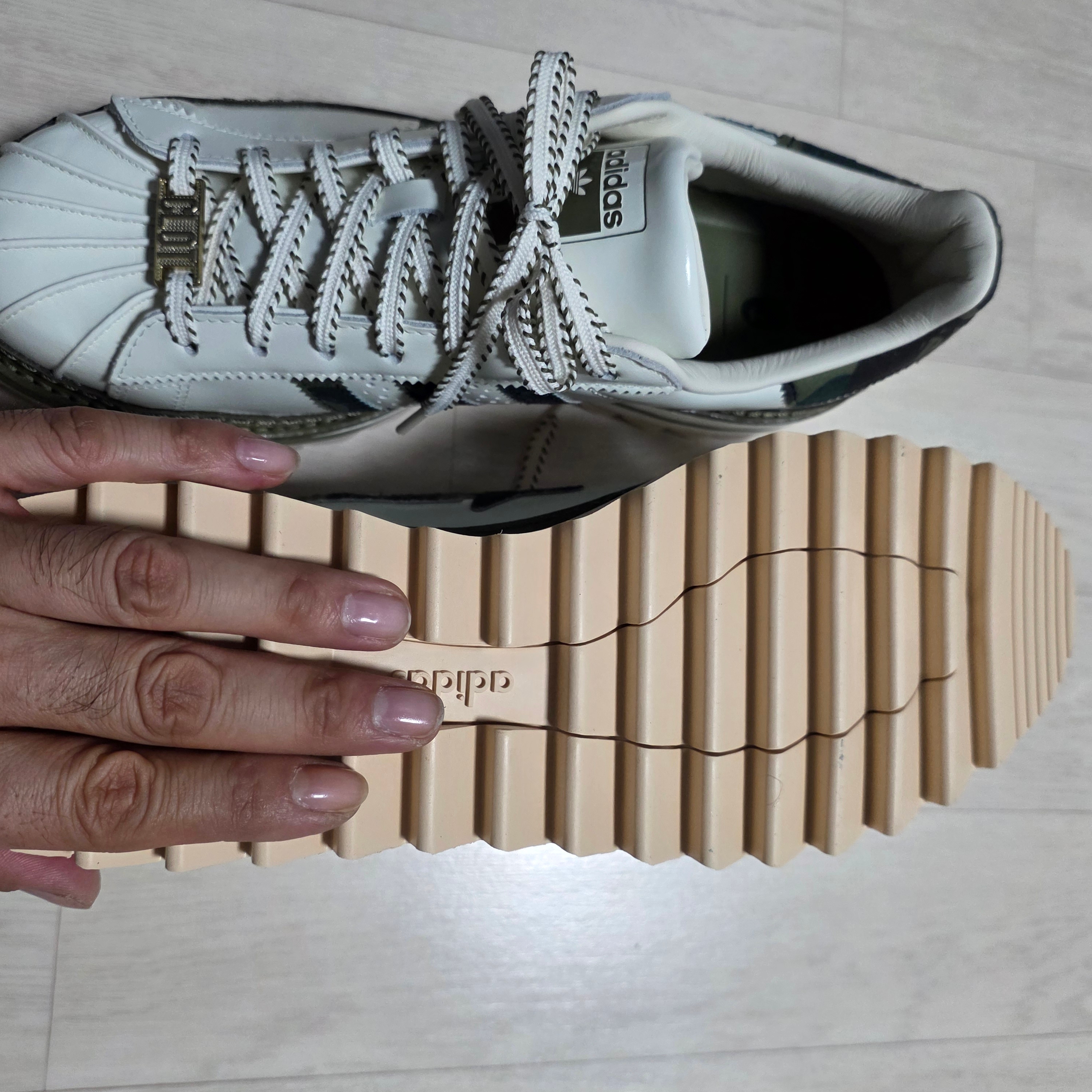 Adidas x BAPE x Edison Chen Clot Superstar Off White Branch 착용 스타일 - 3