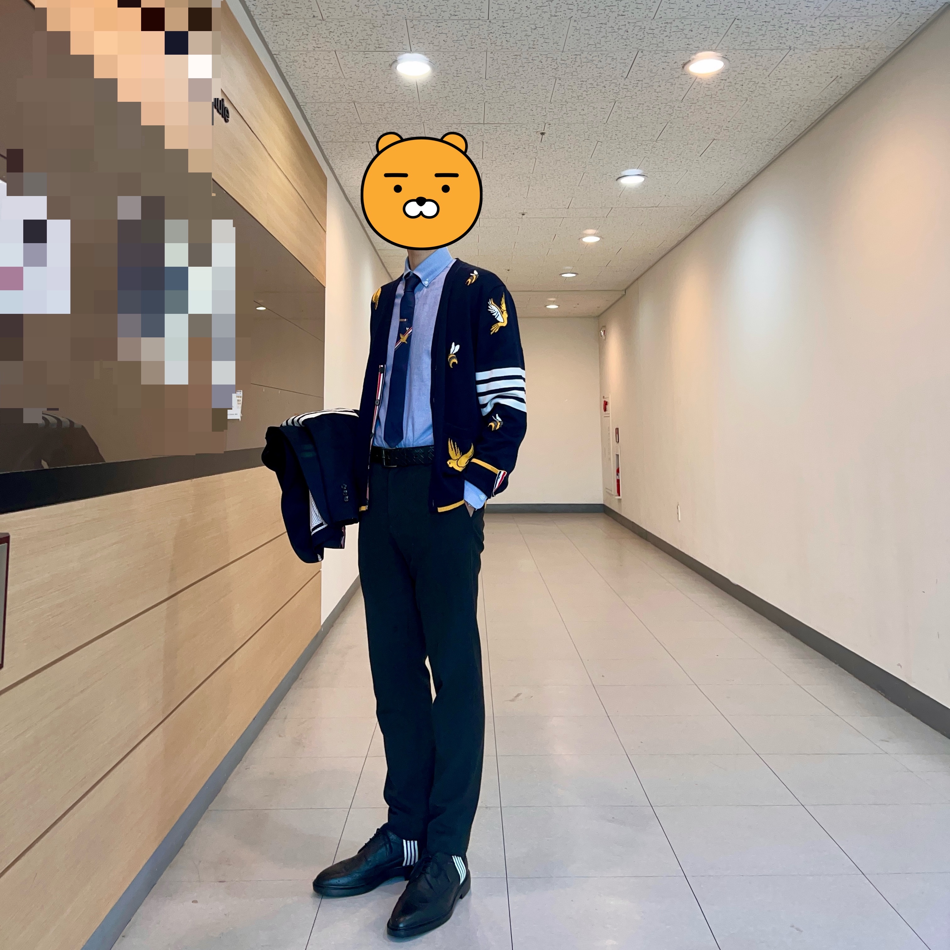 Thom Browne Cotton Merino Birds & Bees 4-Bar V-Neck Cardigan Navy, Thom Browne Cotton Unconstructed Single Breasted 4-Bar Classic Jacket Navy 착용 스타일 - 6
