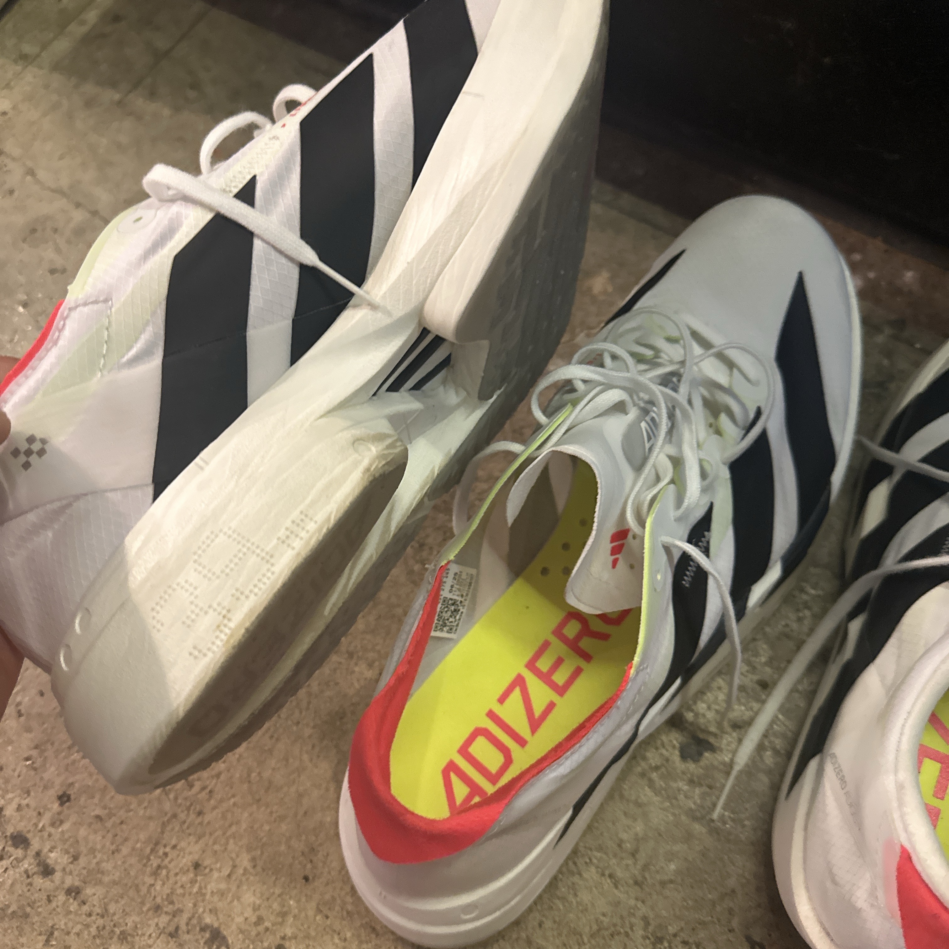 Adidas Adizero Adios Pro 4 Cloud White Core Black 착용 스타일