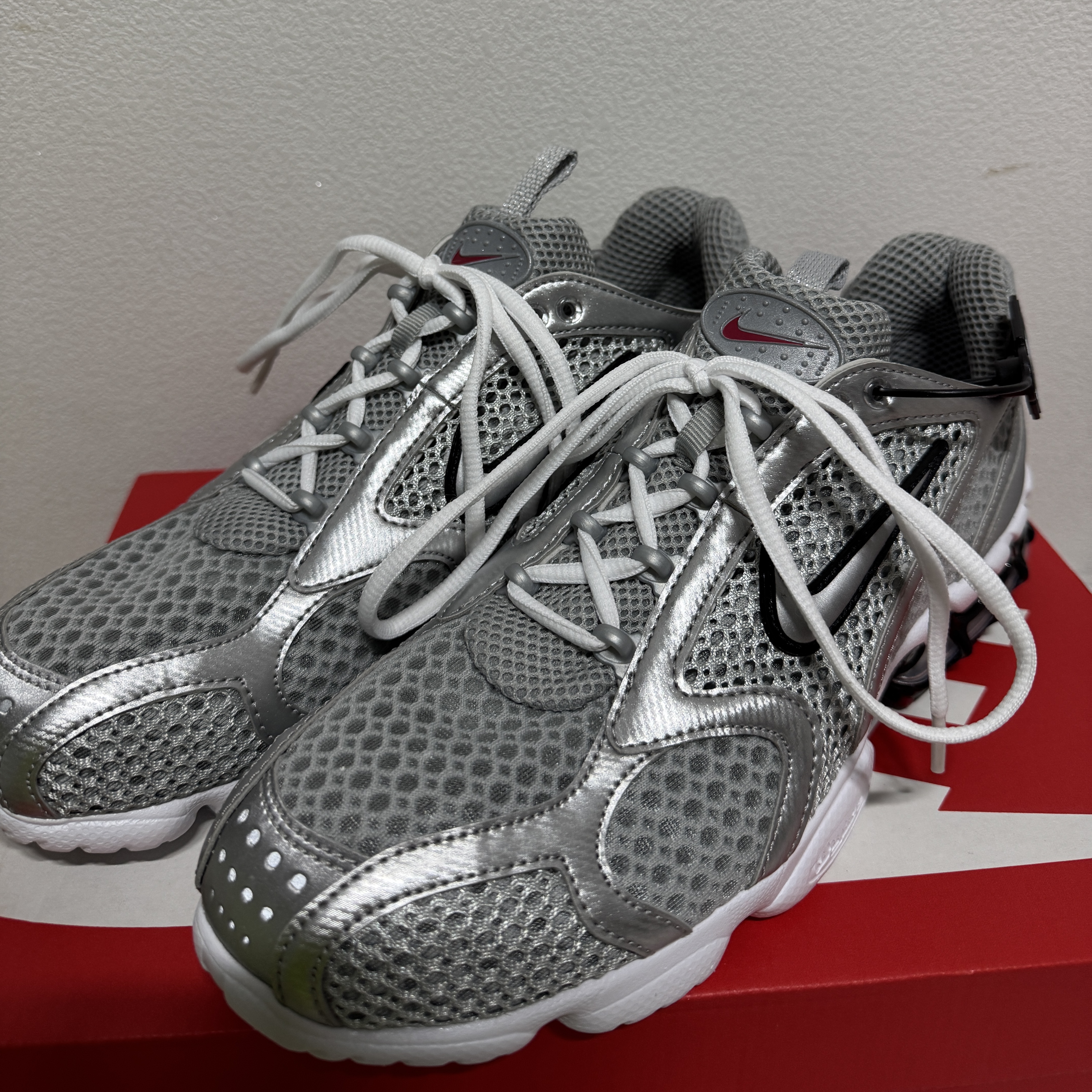Nike Air Zoom Spiridon Cage 2 Metallic Silver 착용 스타일 - 3