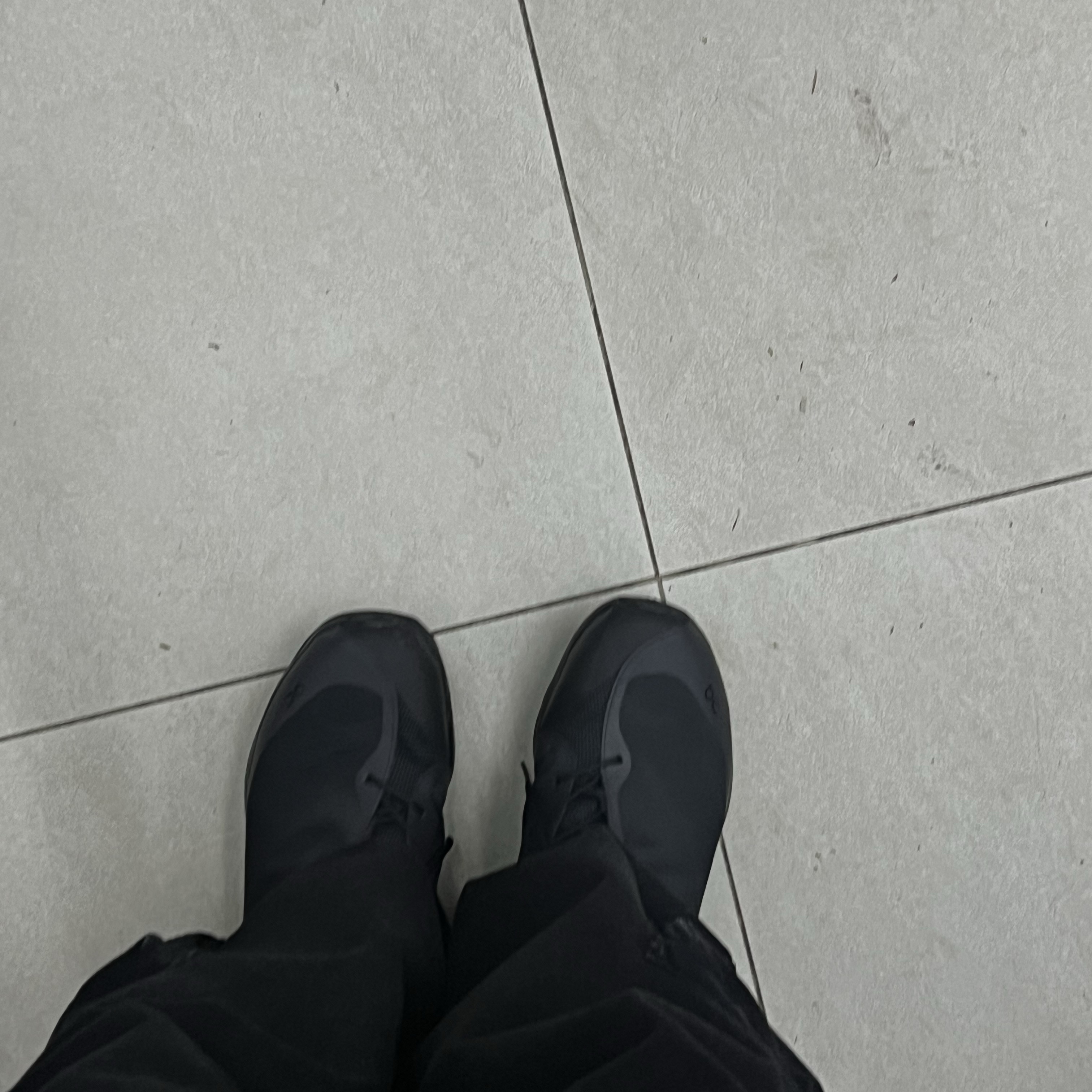 On Running x Post Archive Faction (Paf) Cloudventure Peak All Black 착용 스타일 - 1