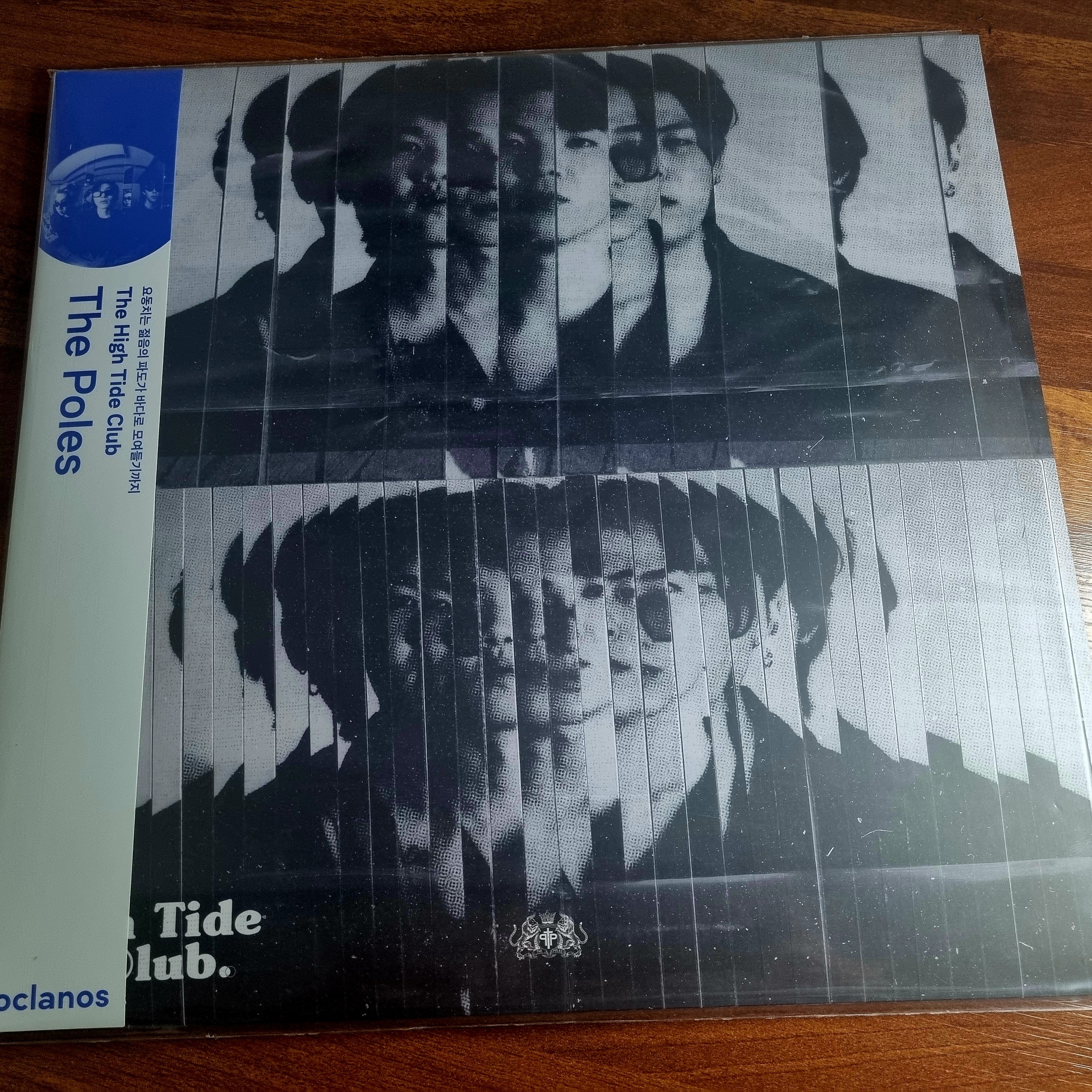 The Poles 1st Album The High Tide Club LP Black 착용 스타일