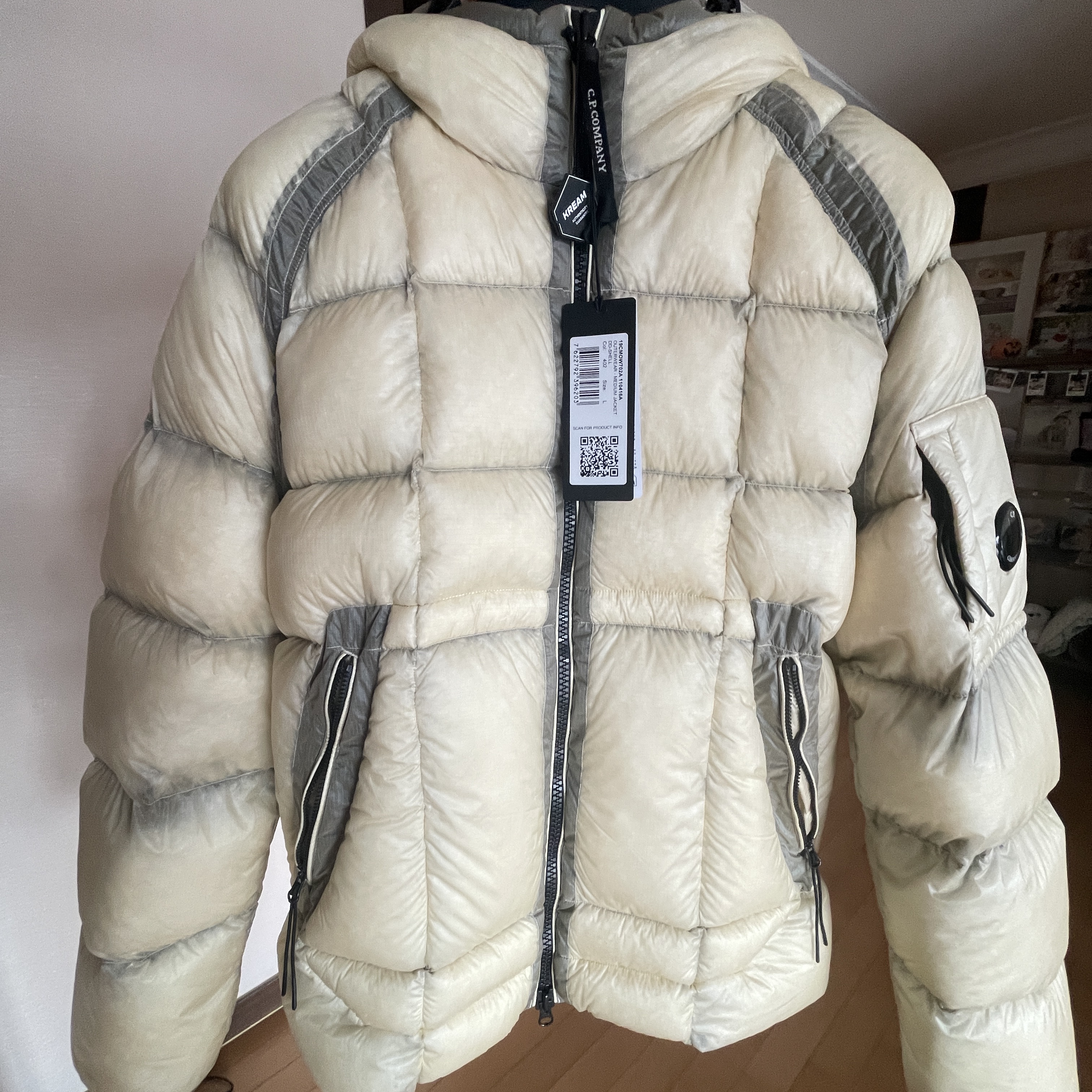 C.P. Company D.D. Shell Hooded Down Jacket Pistachio Shell Beige - 25FW 착용 스타일 - 2