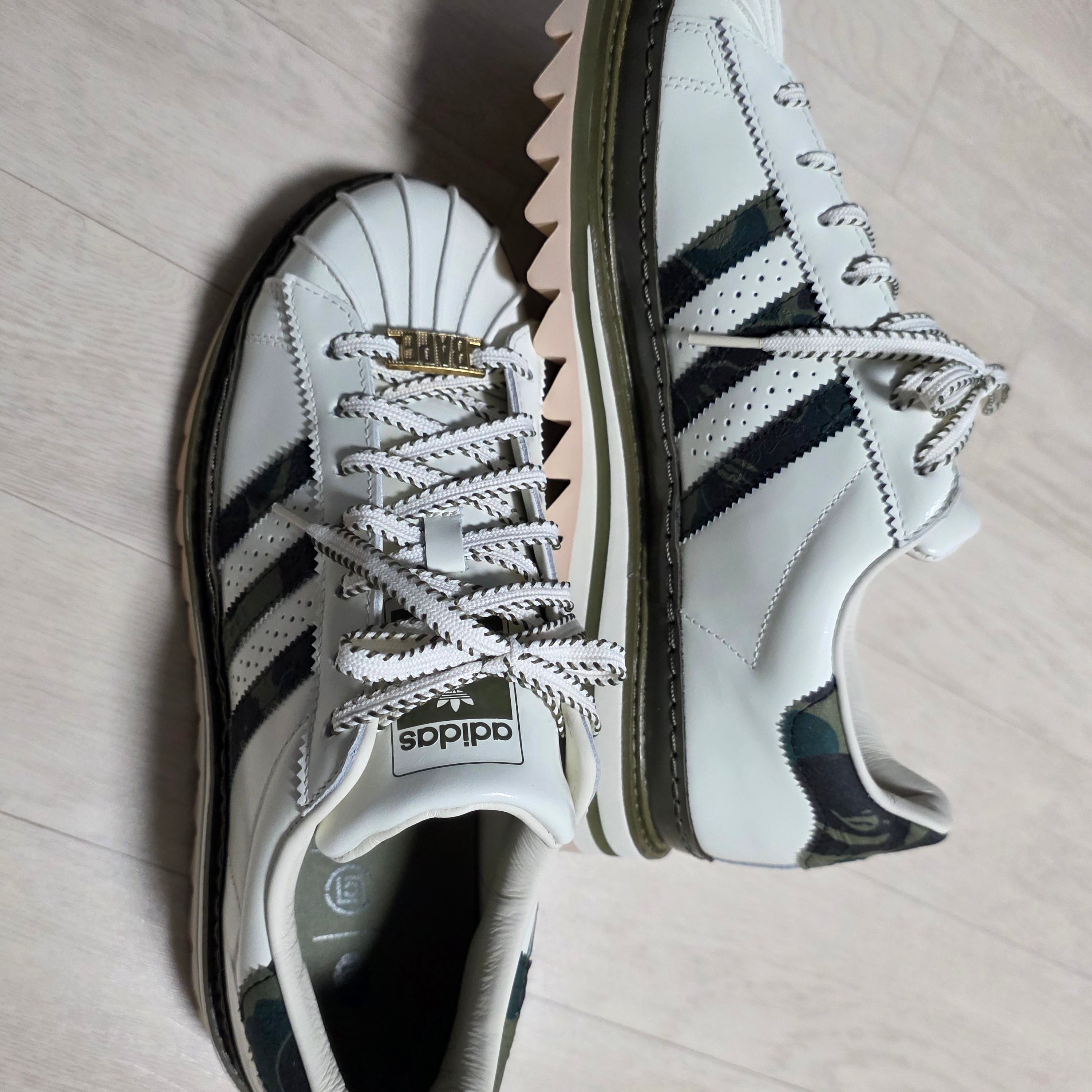 Adidas x BAPE x Edison Chen Clot Superstar Off White Branch 착용 스타일 - 2