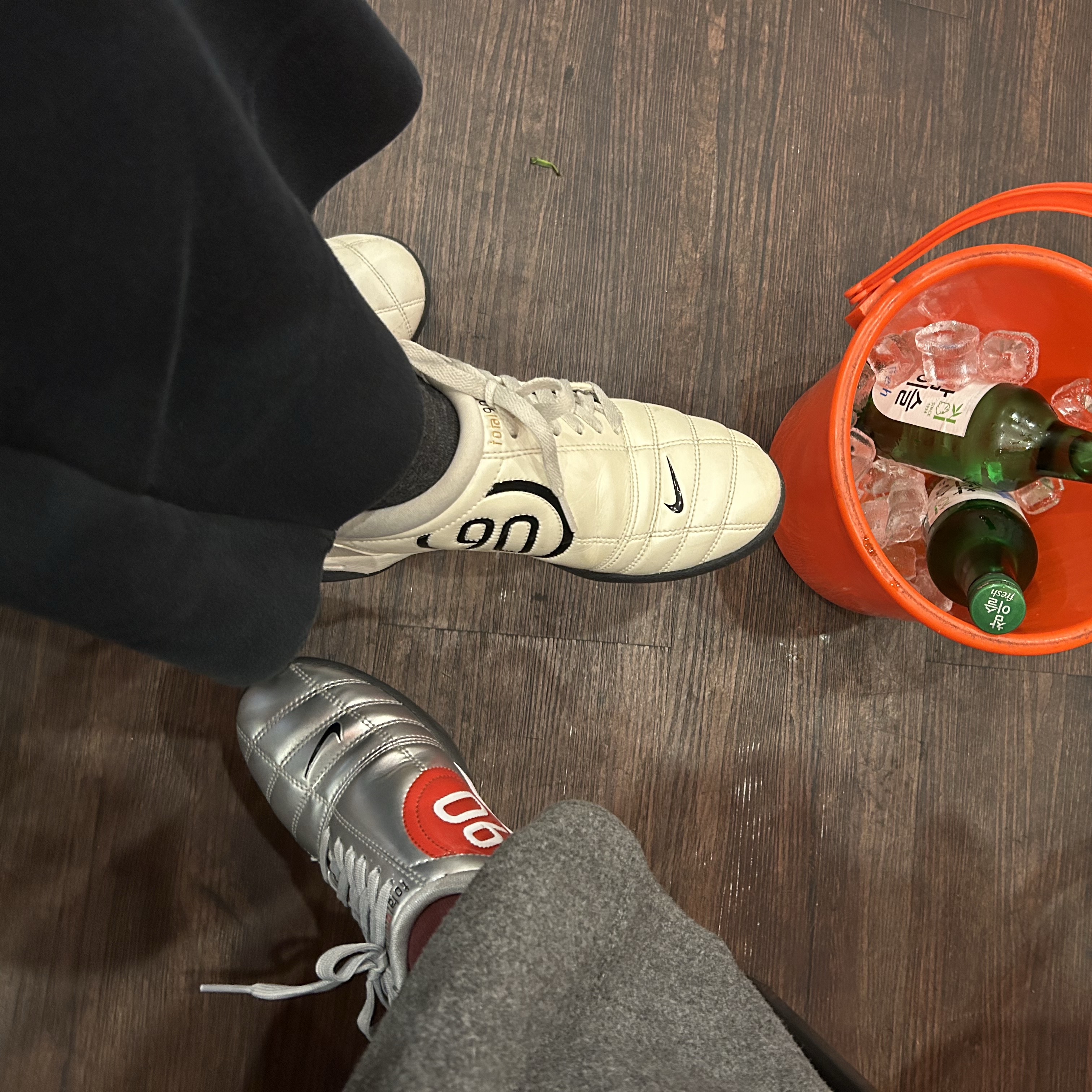 Nike Total 90 III SP Light Orewood Brown Black, (W) Nike Total 90 Metallic Silver University Red 착용 스타일