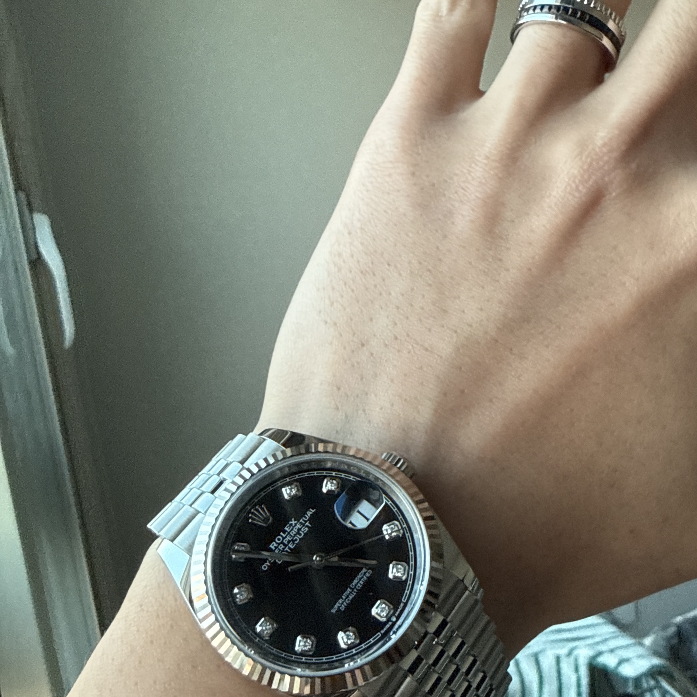 Rolex Datejust 36mm 126234 Bright Black Diamond-Set Jubilee 착용 스타일 - 2