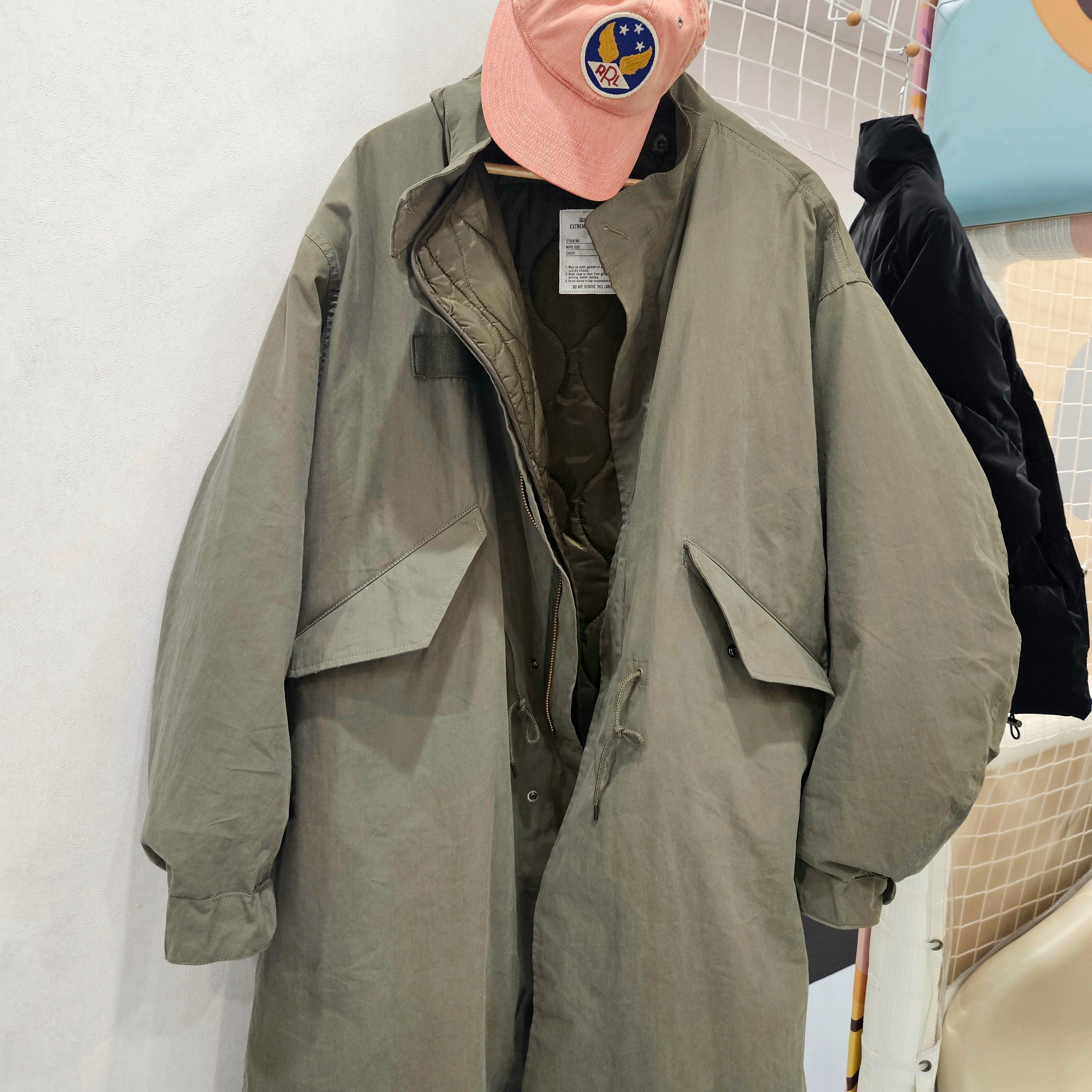 Freak's Store M-65 Mods Coat Liner Set Olive, Double RL Garment Dyeing Twill Ball Cap Red 착용 스타일