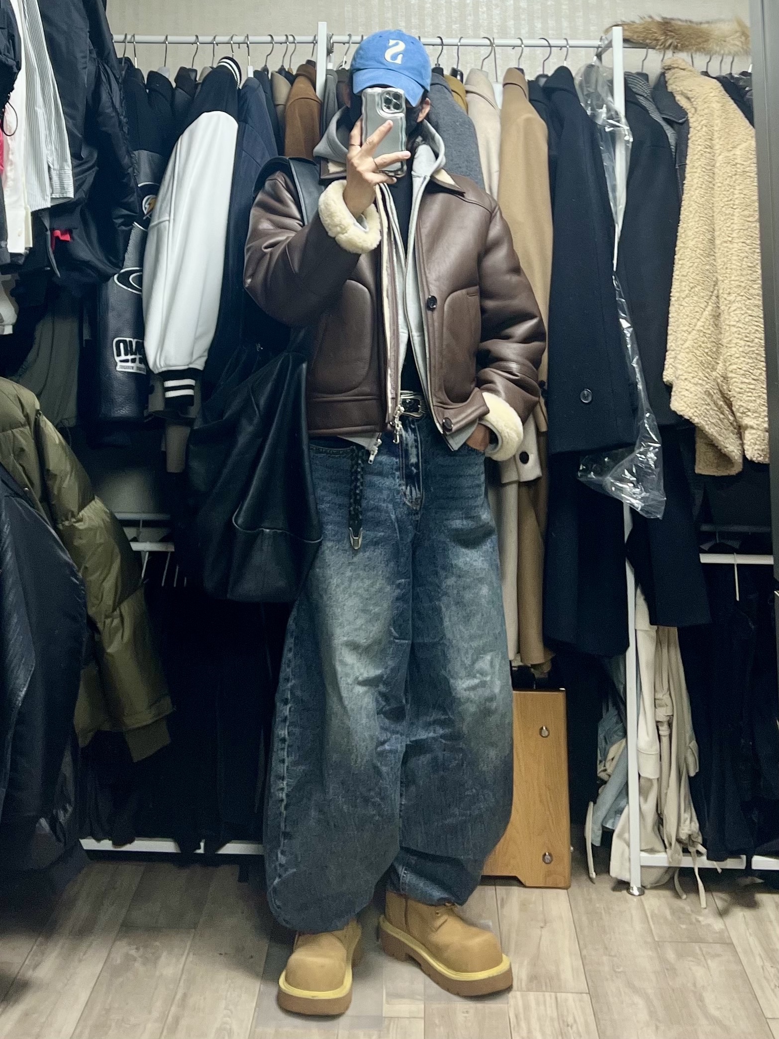 MJD X Koin Seoul Cropped Zip-Up Hoodie Melange Grey 착용 스타일