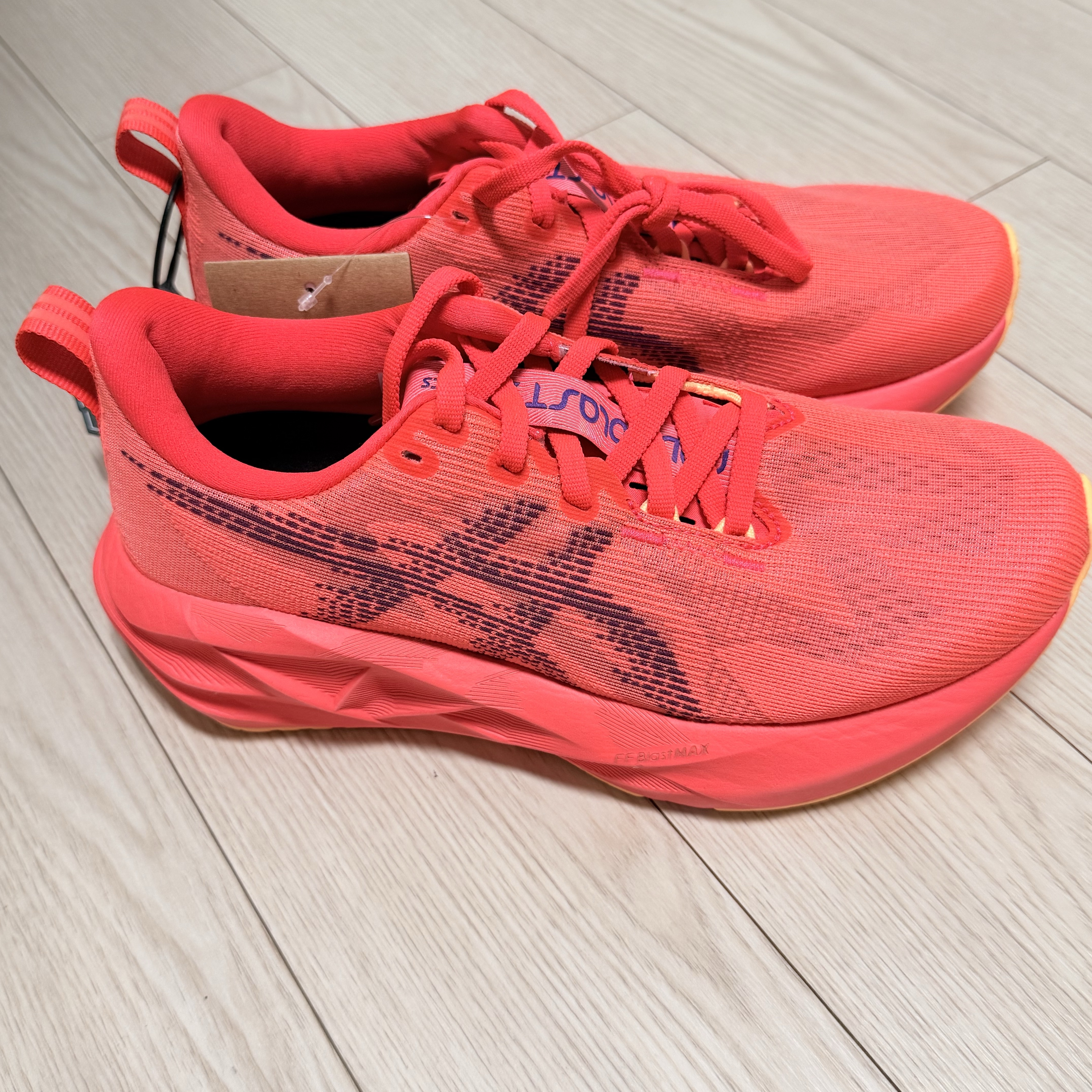 (W) Asics Novablast 5 Flash Red Edo Purple 착용 스타일