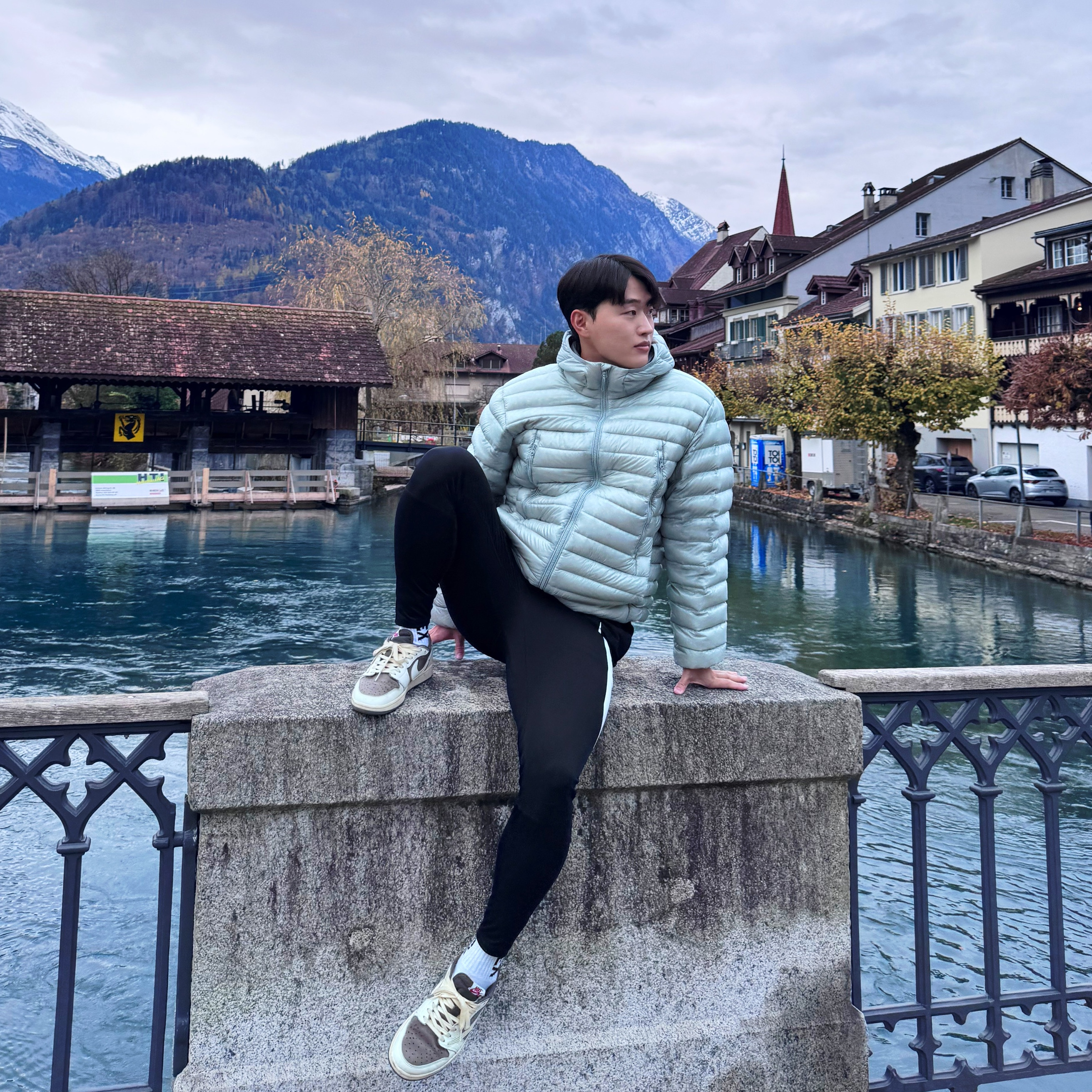 Musinsa Standard City Leisure Sheer Ripstop Hooded Light Down Jacket Cloudy Blue, Jordan 1 x Travis Scott Retro Low OG SP Sail and Ridgerock 착용 스타일 - 1