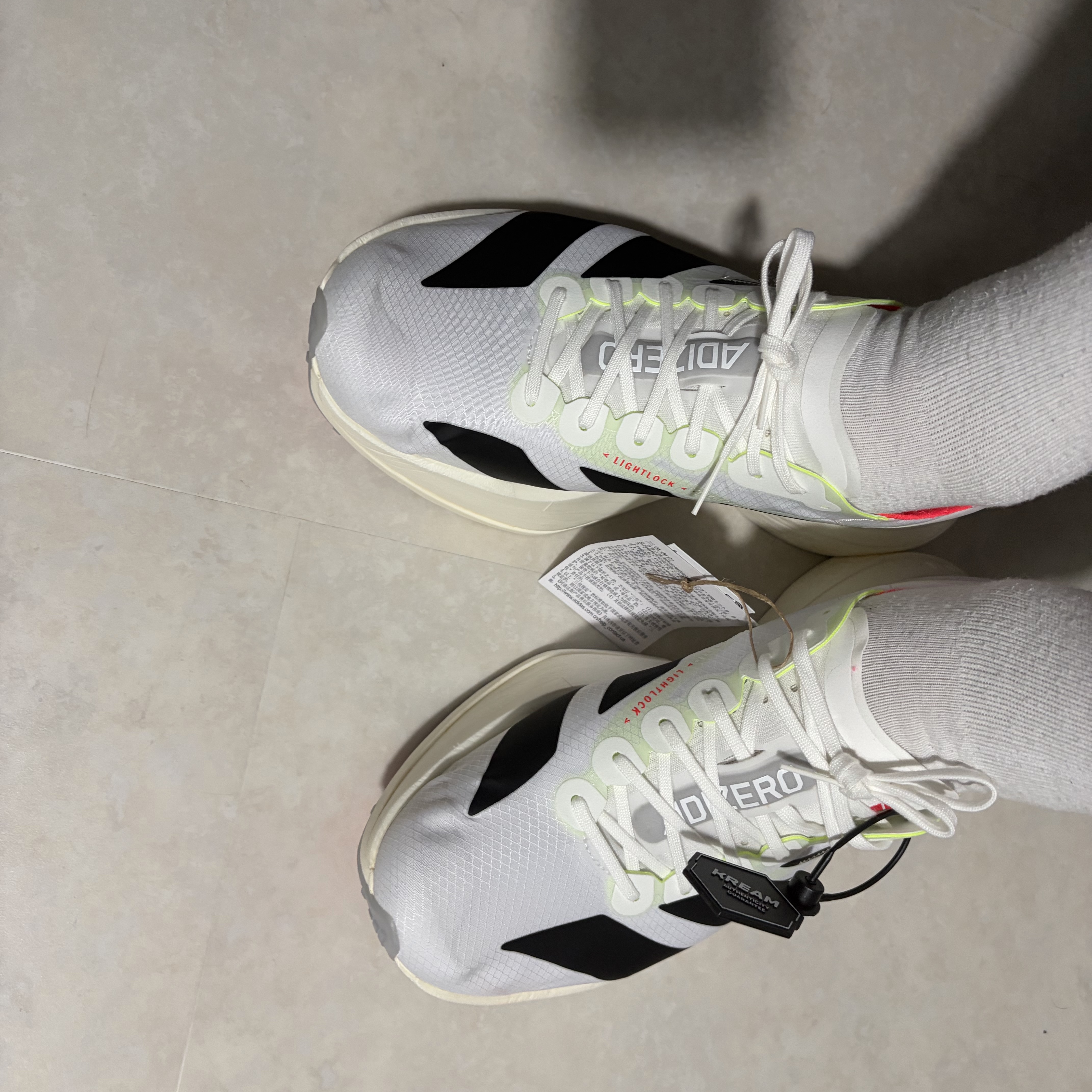 Adidas Adizero Adios Pro 4 Cloud White Core Black 착용 스타일