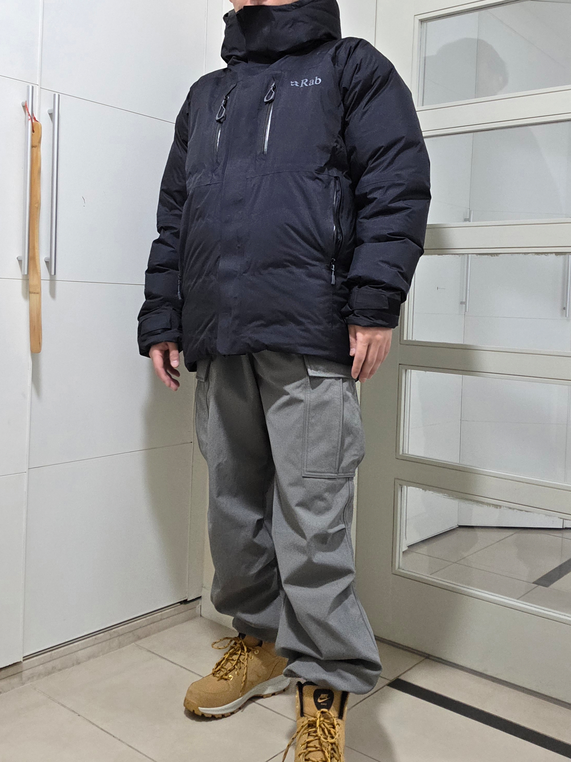 Rab Batura Waterproof Down Jacket Black 착용 스타일