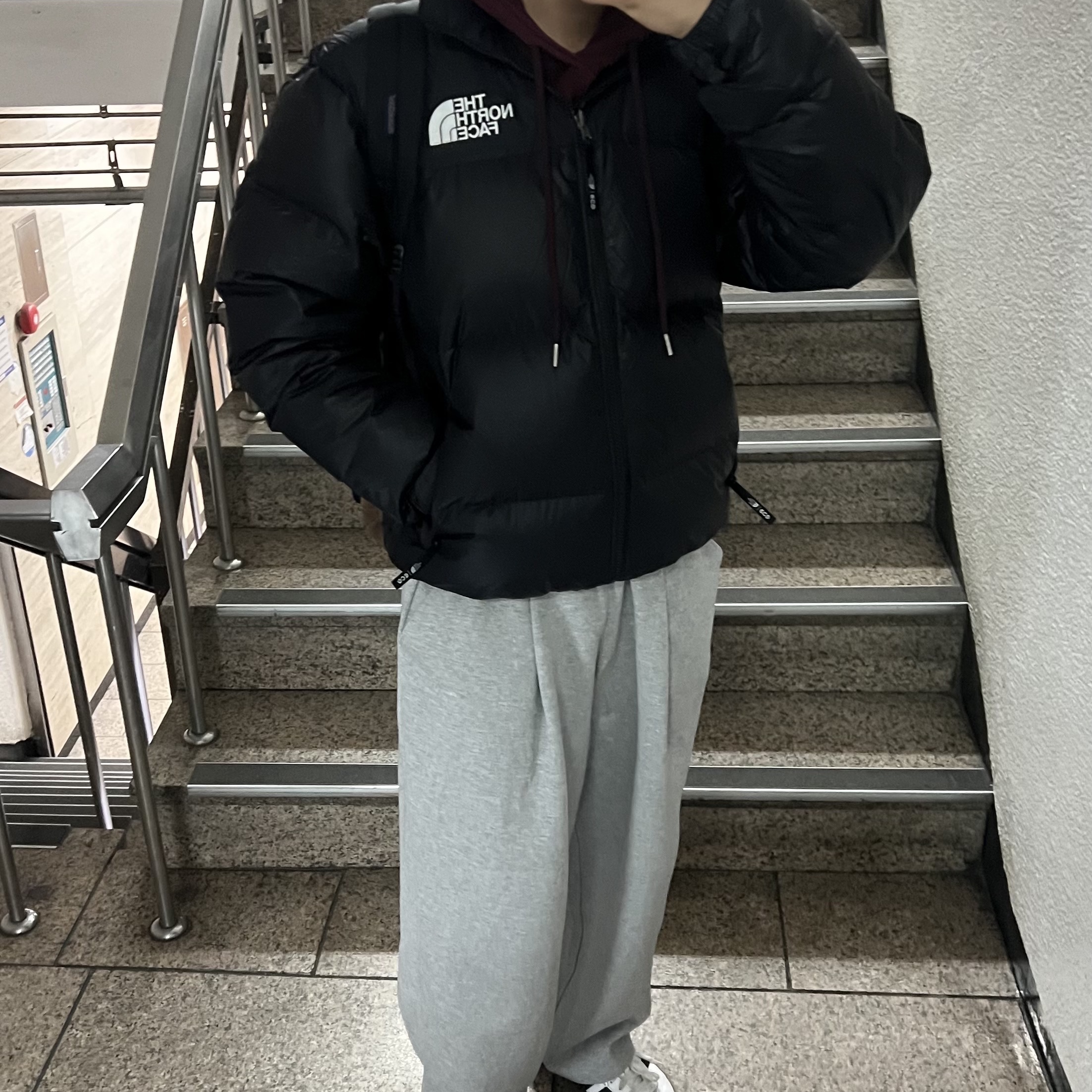 The North Face 1996 Eco Nuptse Jacket Black, Adidas Samba OG Cloud White 착용 스타일