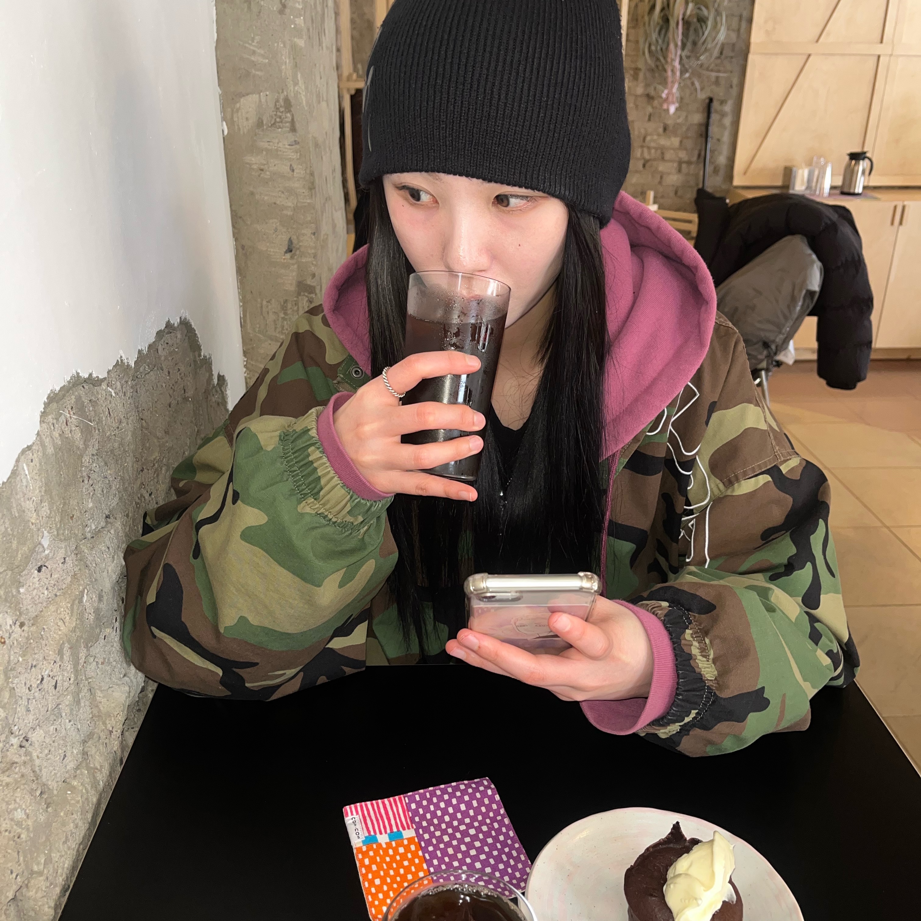 Stussy Regal Crown Zip Hoodie Berry, Supreme Spellout Embroidered Ripstop Track Jacket Woodland Camo - 25FW 착용 스타일 - 3