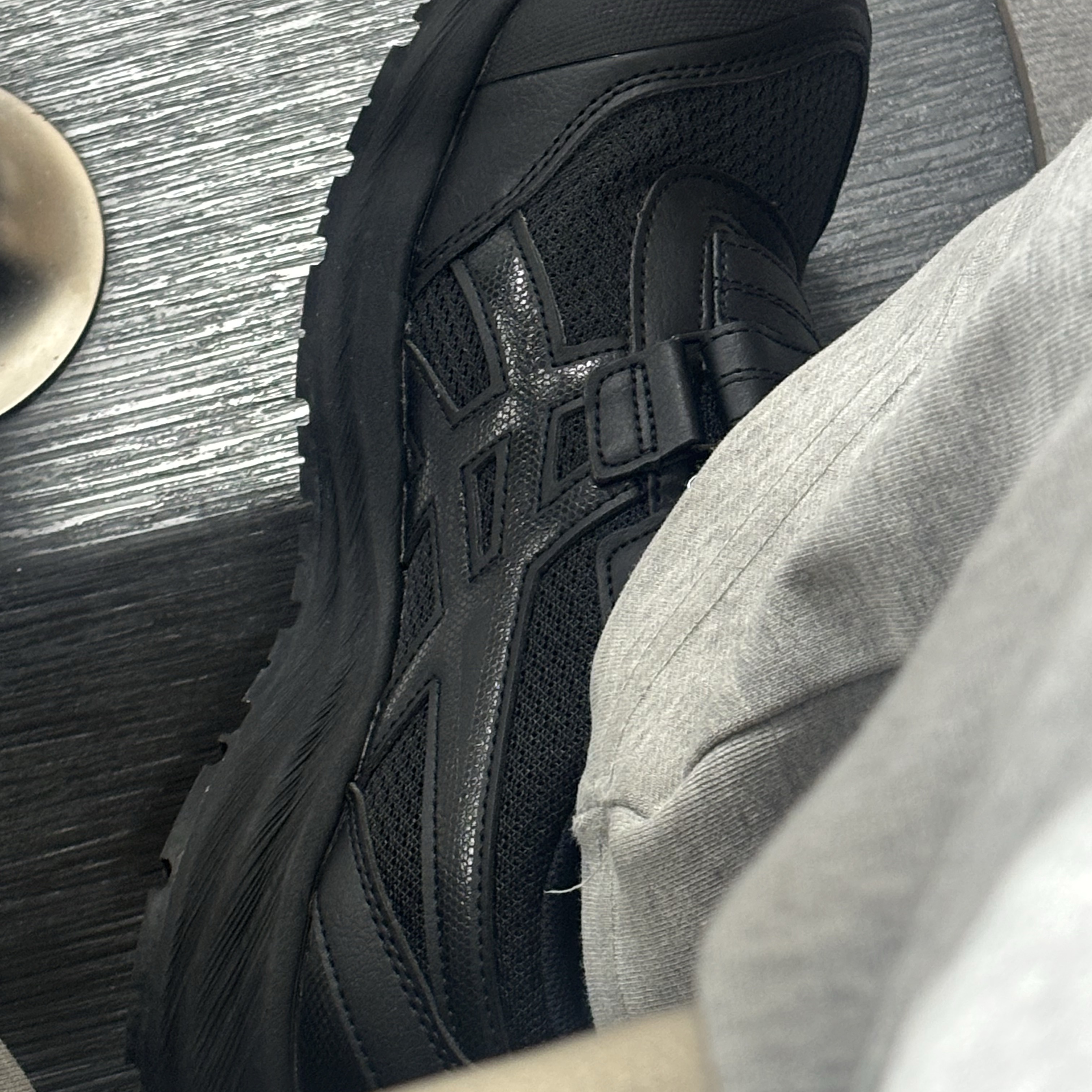 Asics Winjob CP215 Black 착용 스타일