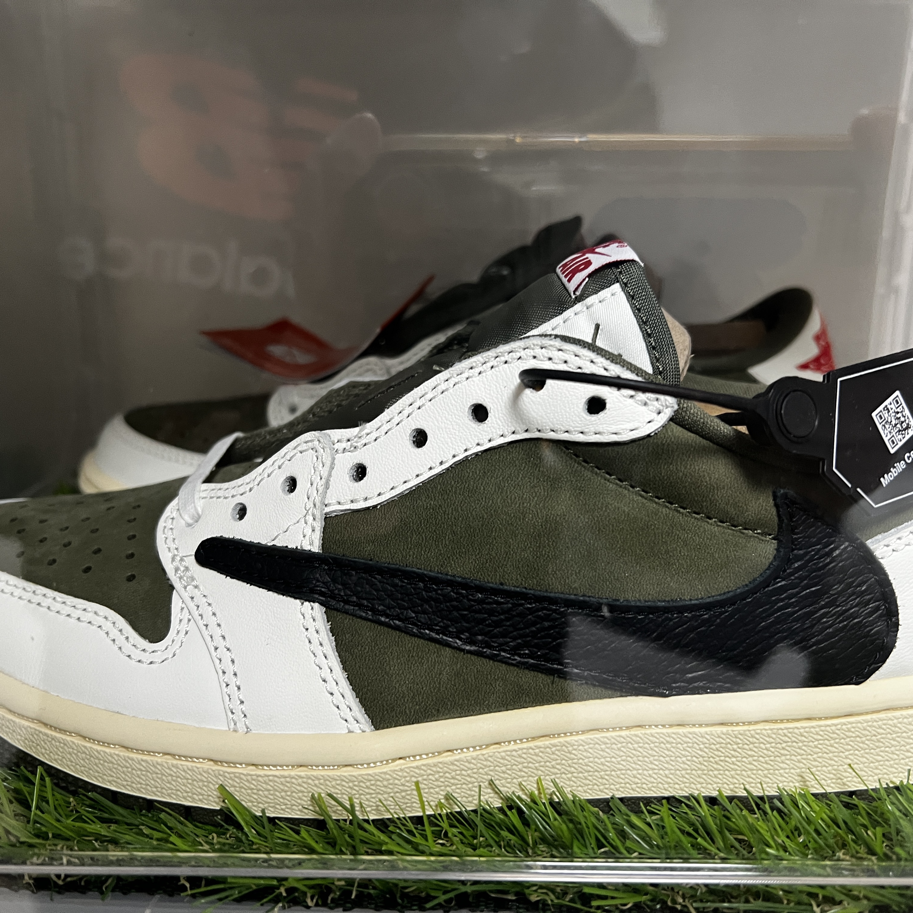 Jordan 1 x Travis Scott Retro Low OG SP Velvet Brown and Dark Mocha, Jordan 1 x Travis Scott Retro Low OG SP Reverse Olive 착용 스타일 - 8