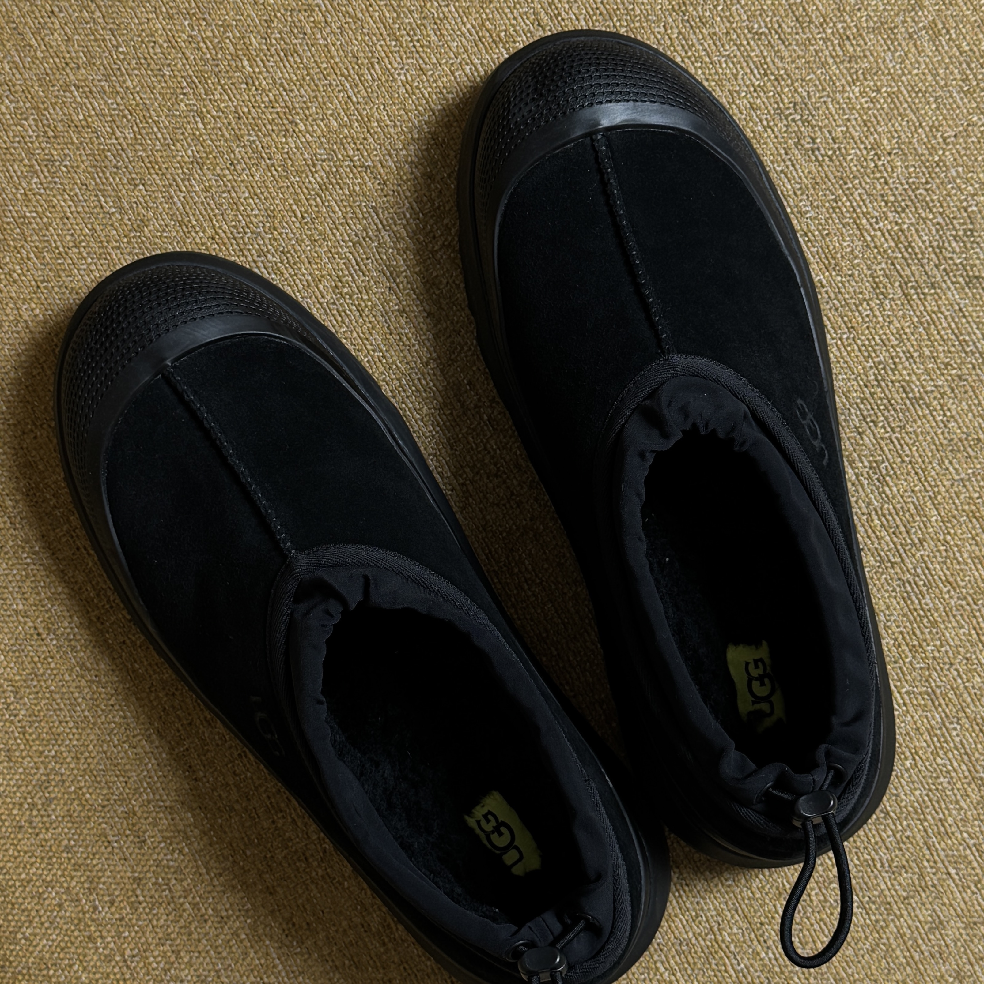 UGG Tasman Weather Hybrid Black 착용 스타일 - 2