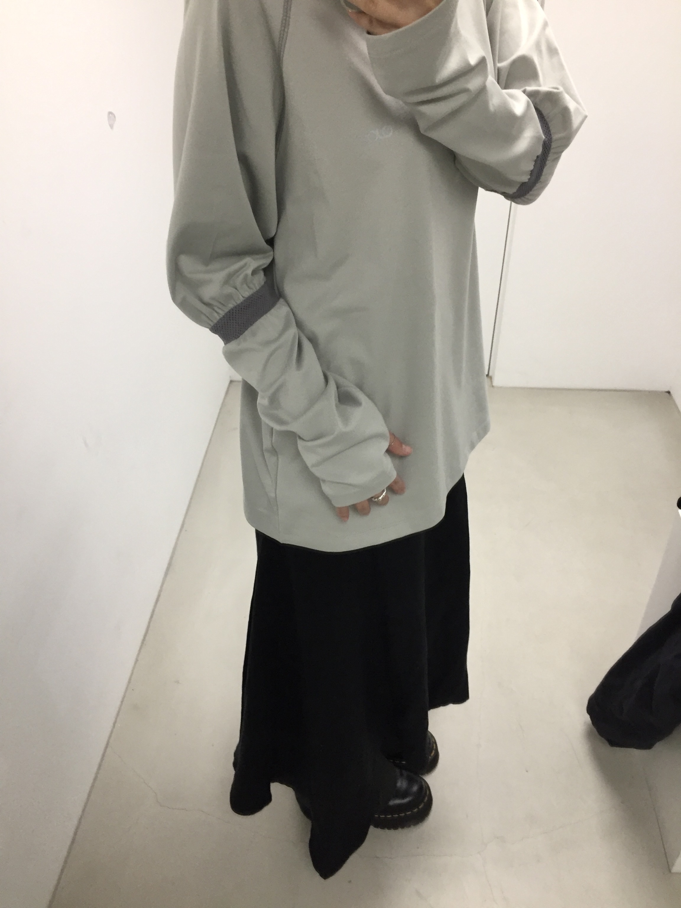 OJOS Mesh Band Puff Sleeve Mint Grey 착용 스타일 - 2