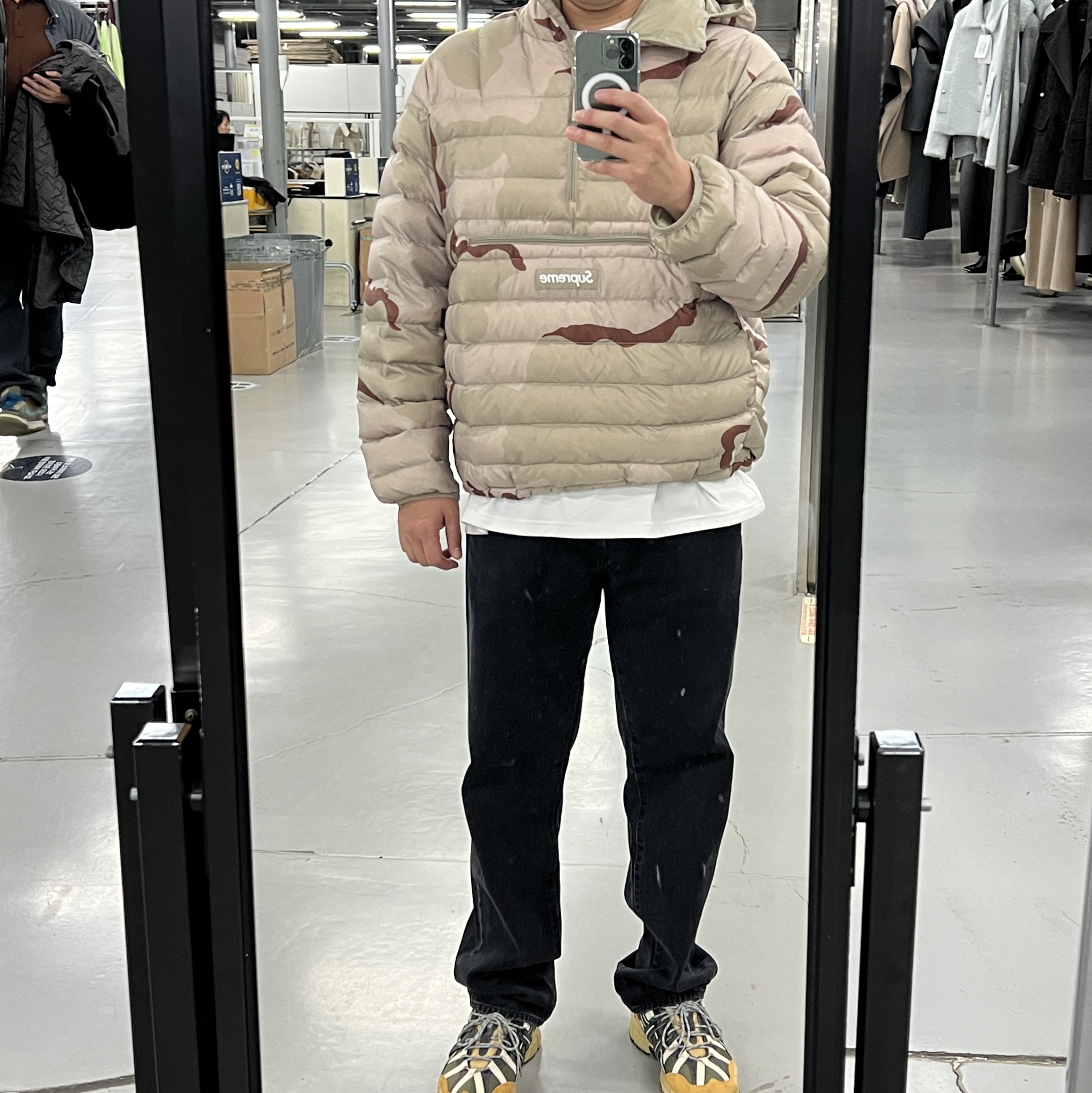 Supreme Micro Down Half Zip Hooded Pullover Desert Camo - 24FW, Supreme Regular Jean Black - 25FW 착용 스타일