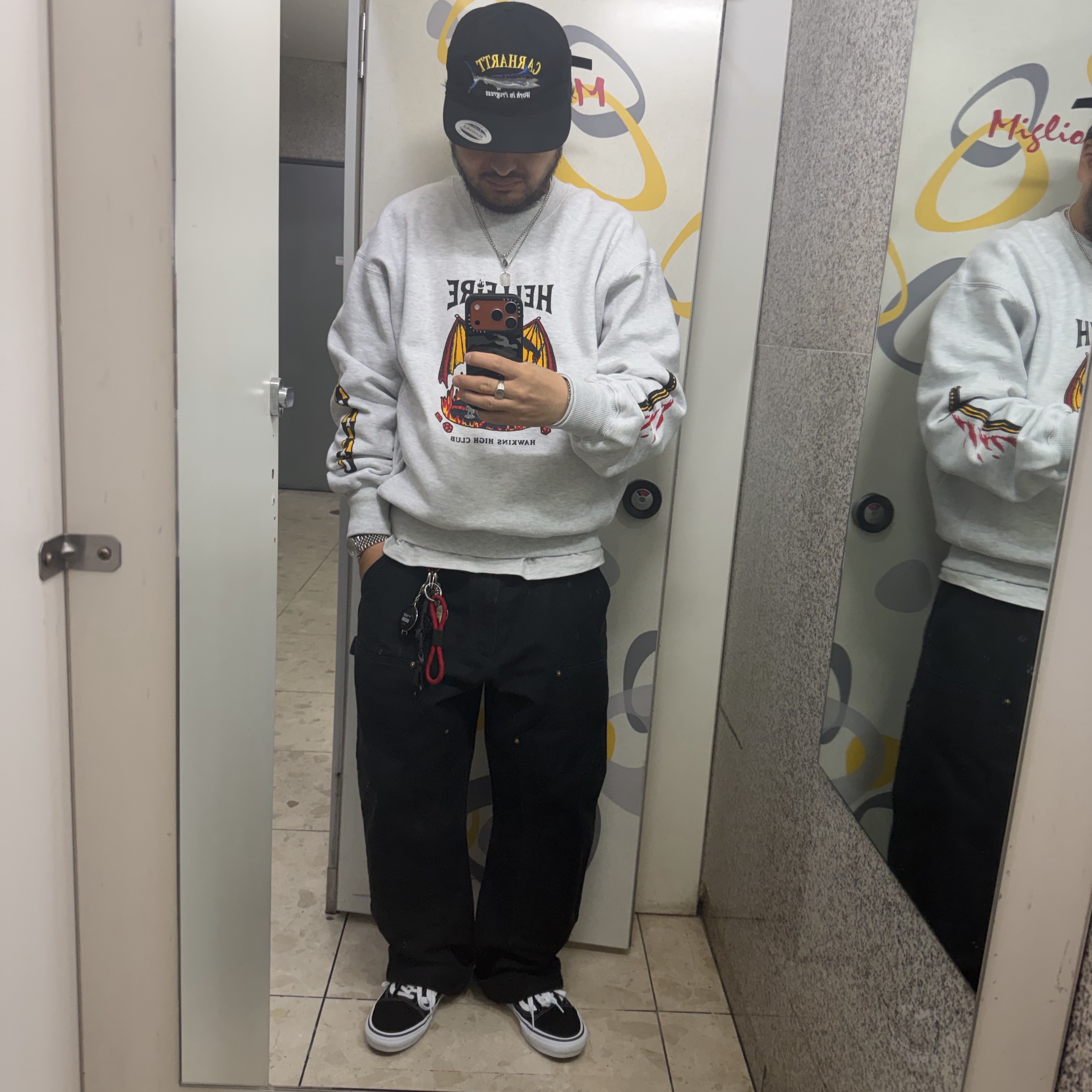 IAB Studio x Stranger Things HFC Crewneck Gray 착용 스타일