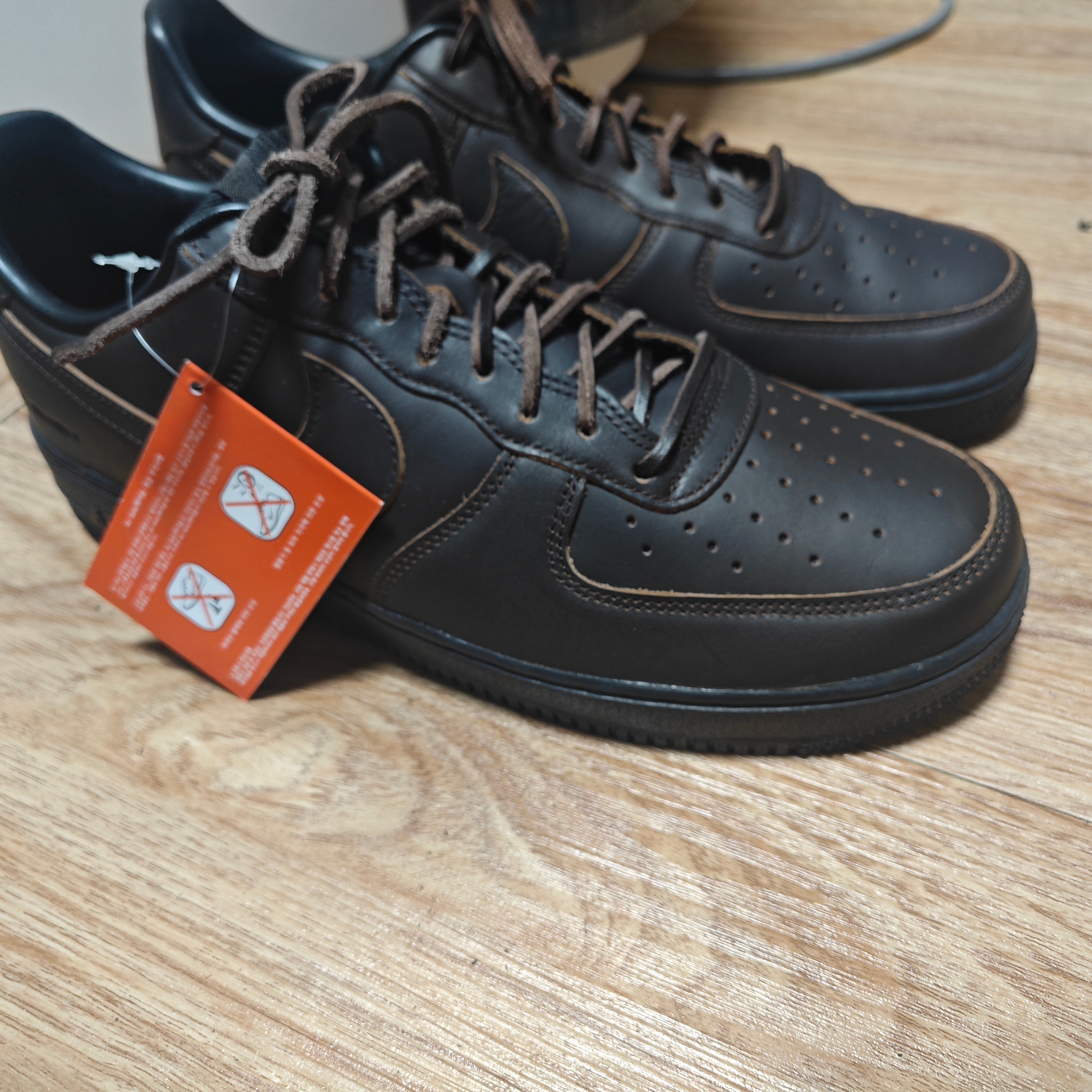 Nike Air Force 1 Low Velvet Brown Black 착용 스타일