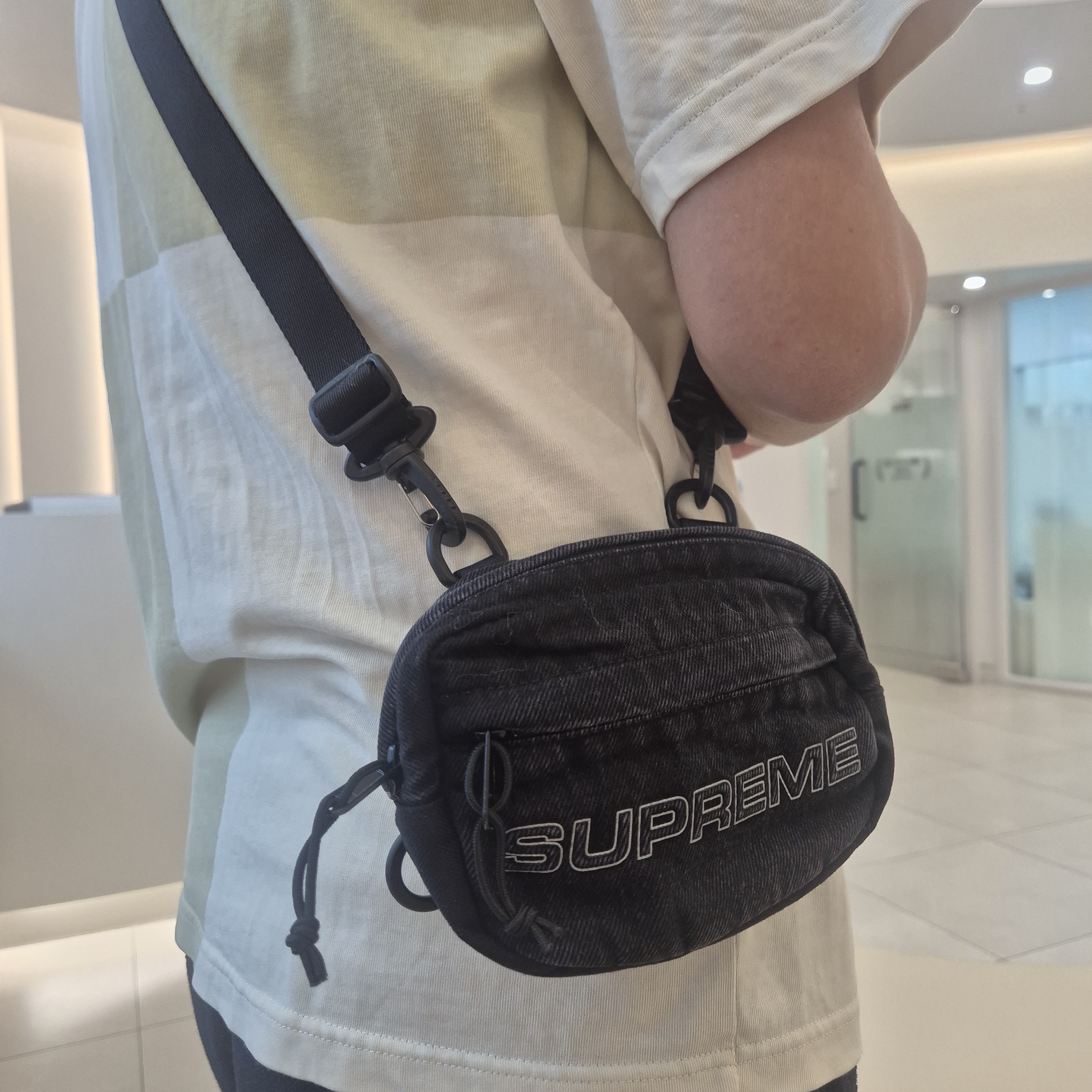 Supreme Denim Mini Shoulder Bag Black - 25FW 착용 스타일 - 2