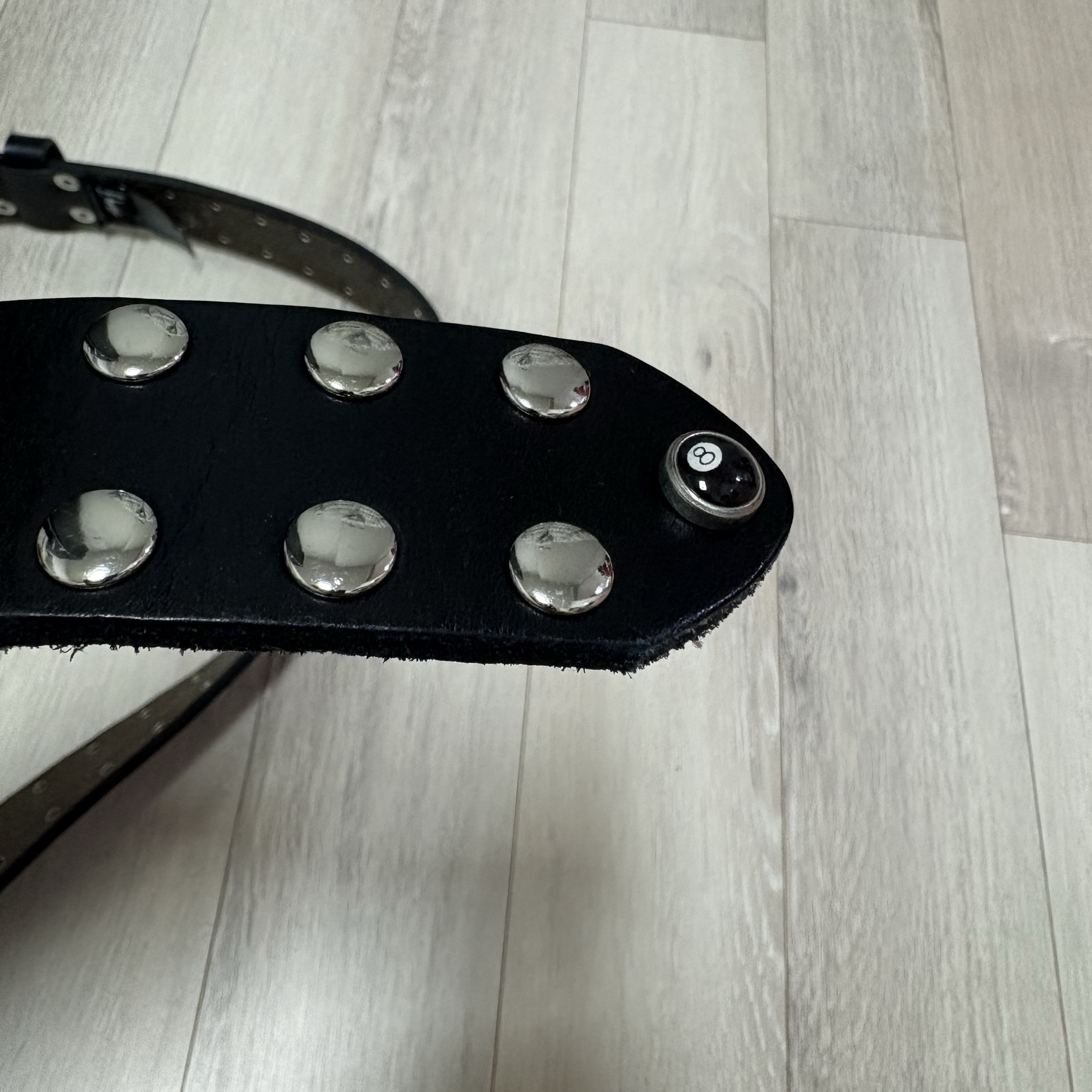 Stussy 8 Ball Studded Belt Black 착용 스타일
