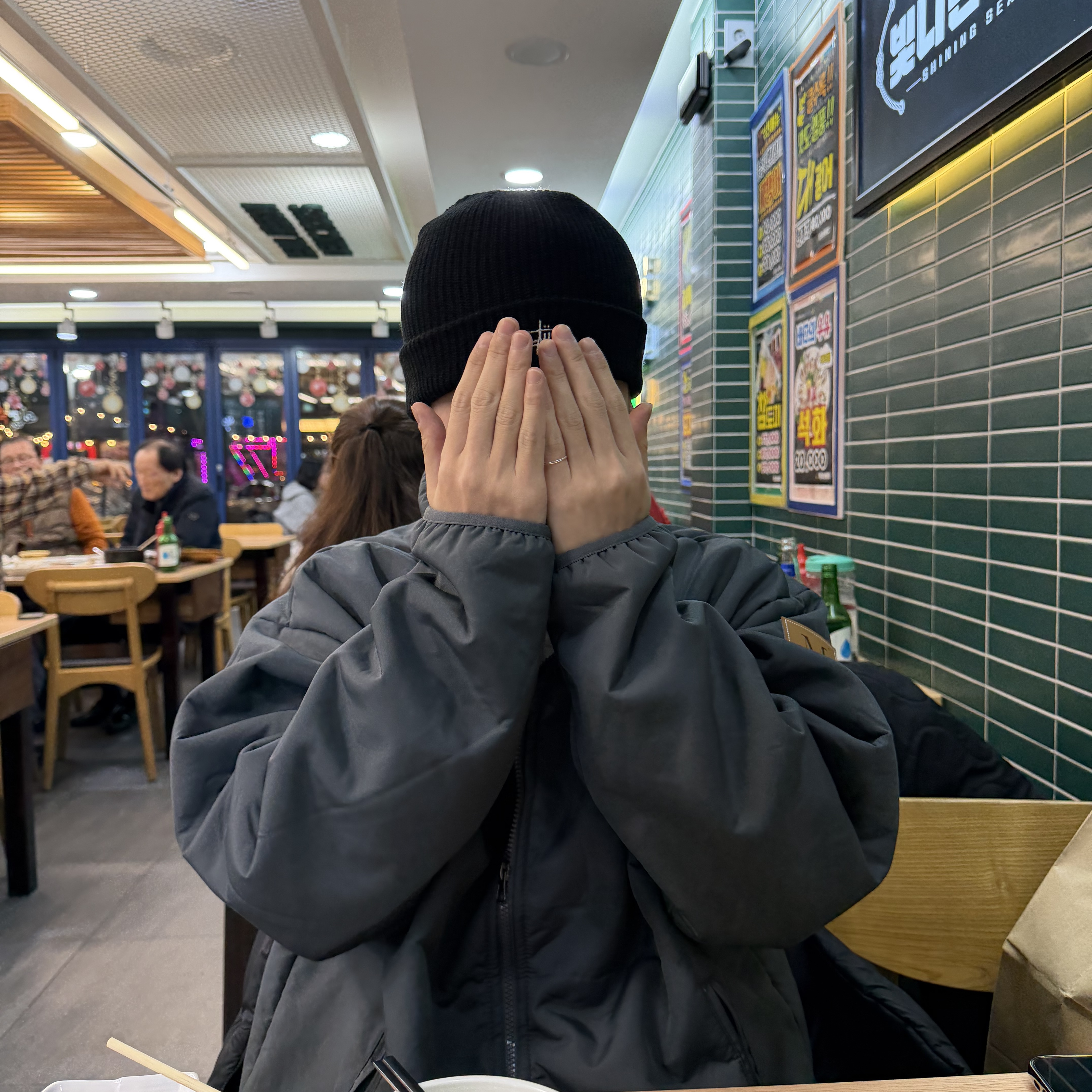 Stussy Basic Cuff Beanie Black 착용 스타일