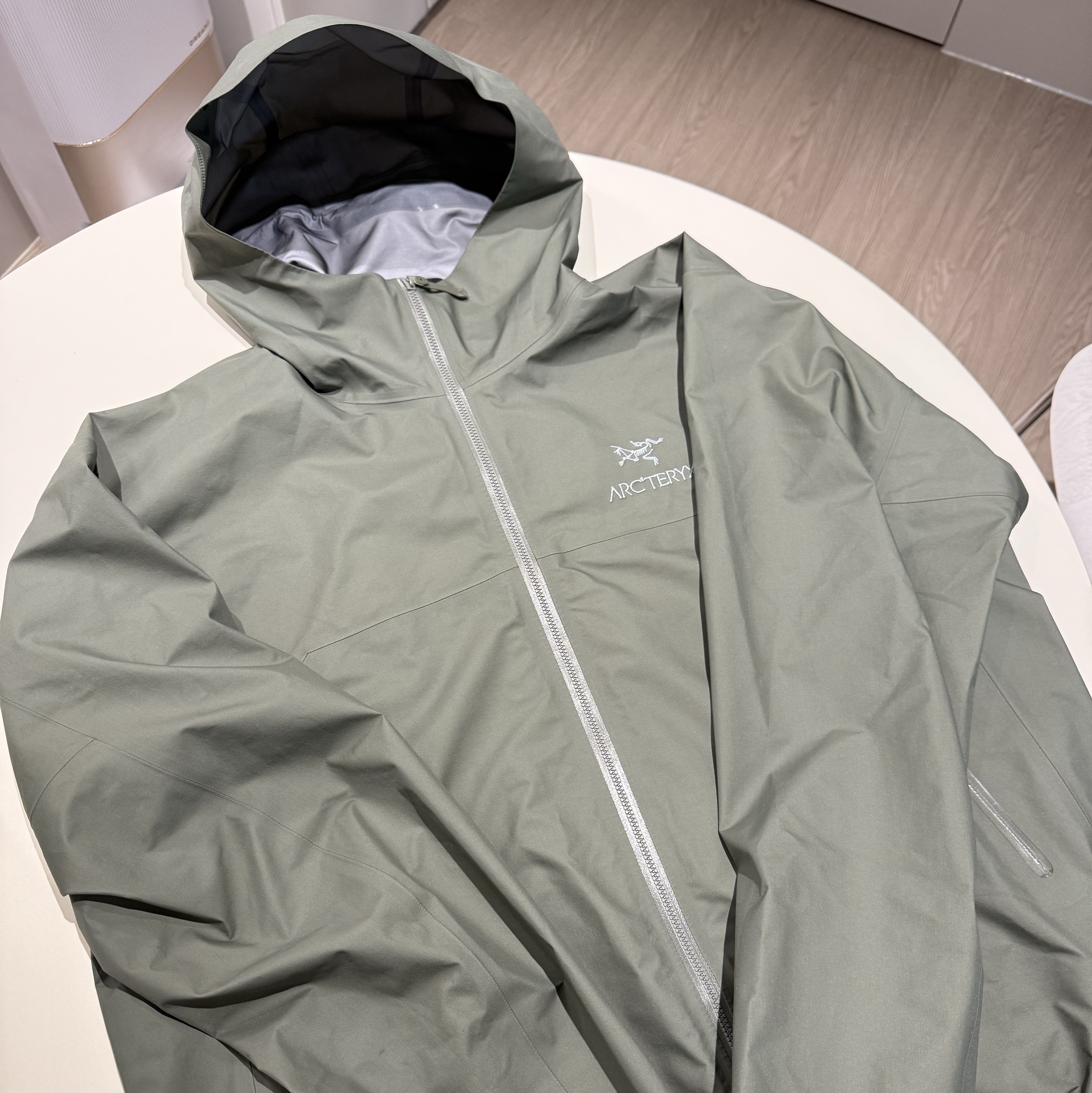 Arc'teryx Beta Jacket Forage 착용 스타일